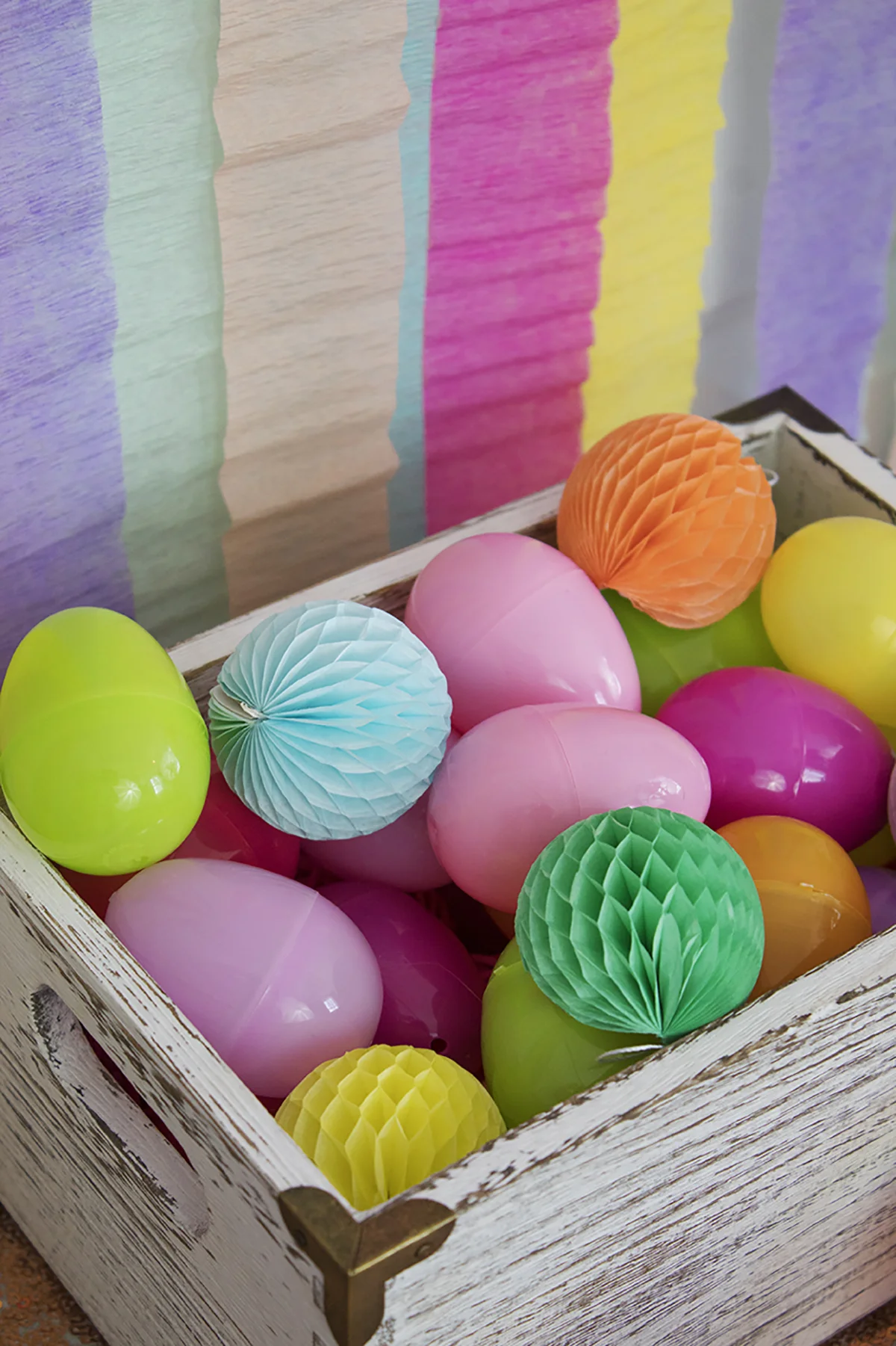 A lot of blog posts and parties can break the bank, and I know us millennials are on a budget. Like, always... so, here’s a very cheap, easy, and gorgeous Easter setup made for any budget! 