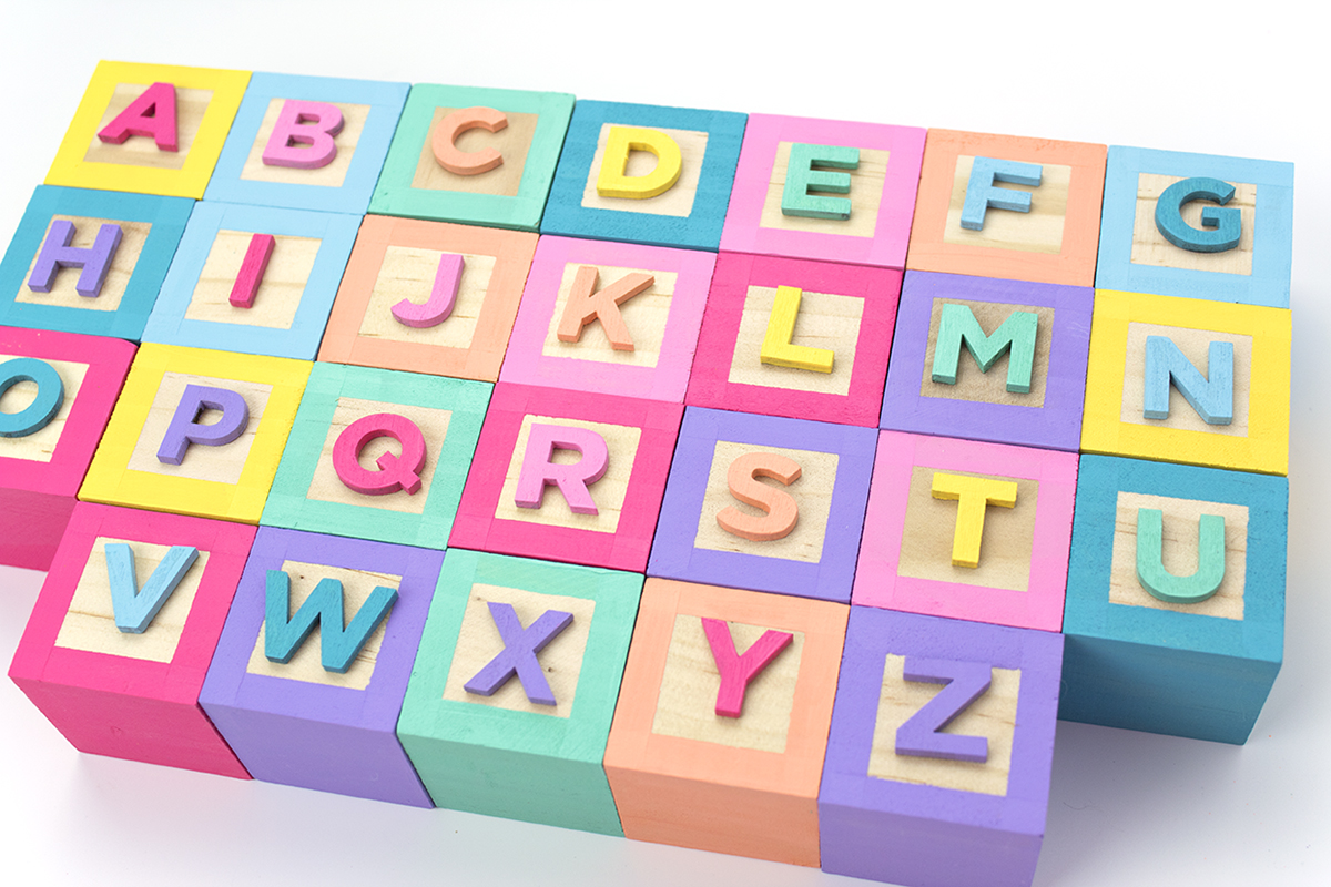 Colorful rainbow alphabet baby blocks? Yes please! Find out how to make a set for yourself. Click for the full how-to!