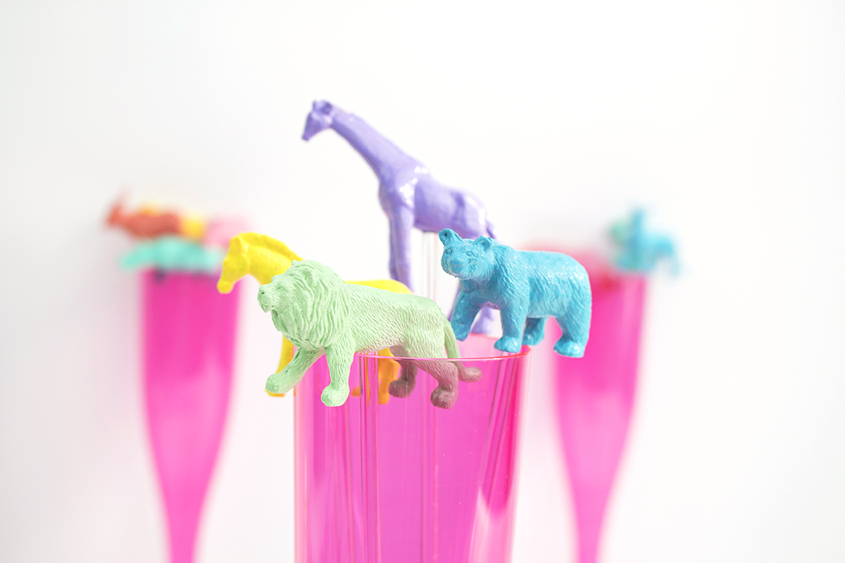 These party animals are sure to brighten up your day, no matter what's going on. As a bonus, they're so easy to make that you can create a set for yourself, and a few additional sets to give your friends as gifts. Click for the full tutorial!