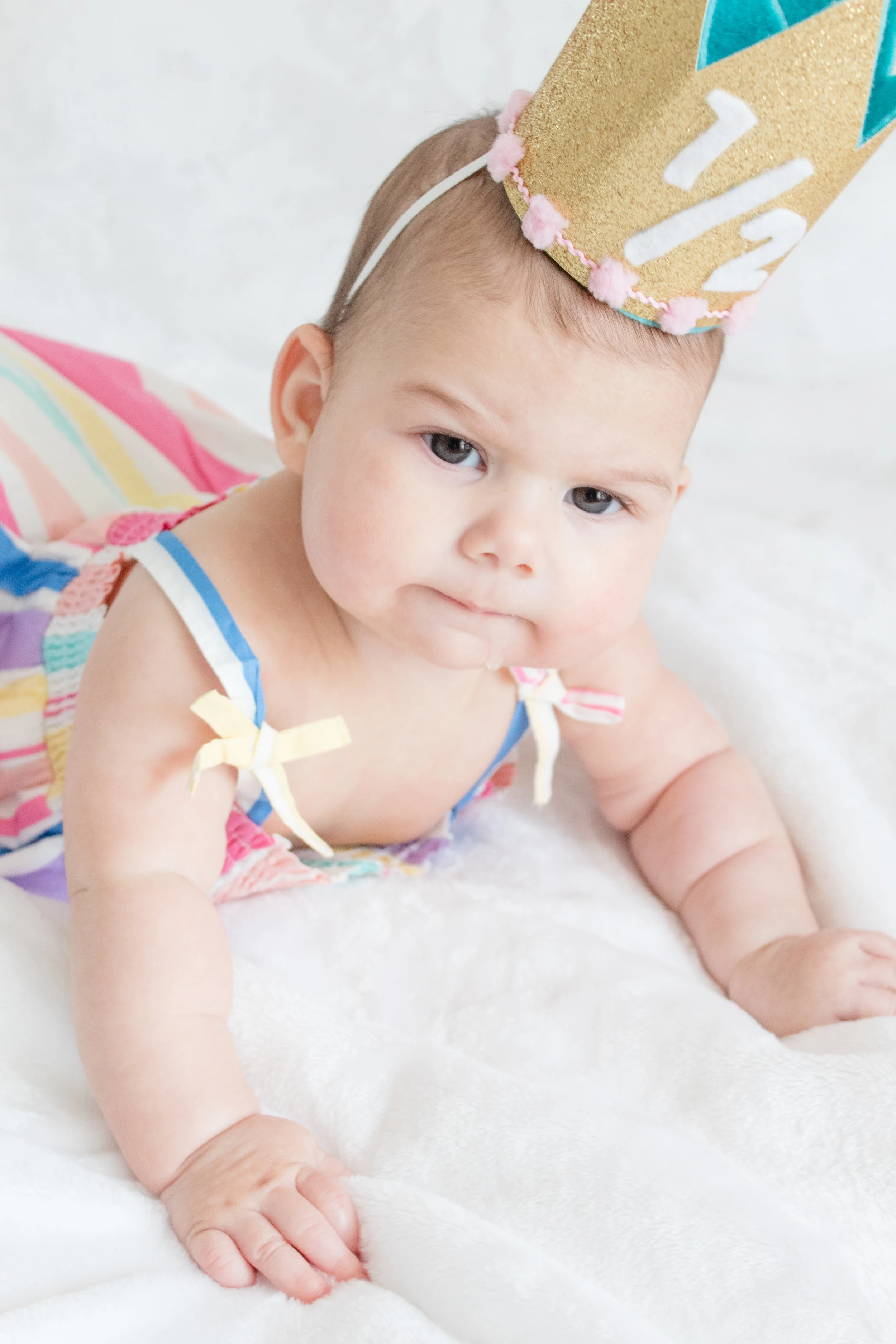 Everyone’s birthday is better with a crown! This DIY glitter birthday crown is super easy to make and even includes a free template. Whip one up, then get your camera ready – your baby it’s gonna look amazing! Click for the full DIY and the free printable. #DIYCrown #BirthdayCrown #firstBirthday