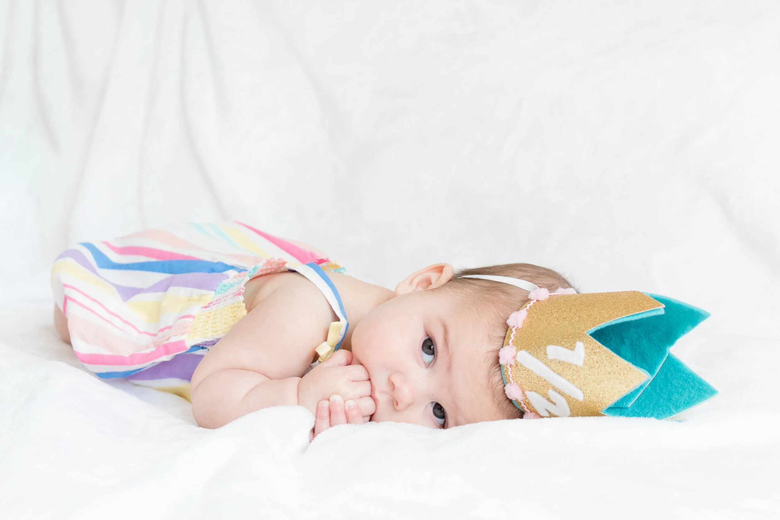 Everyone’s birthday is better with a crown! This DIY glitter birthday crown is super easy to make and even includes a free template. Whip one up, then get your camera ready – your baby it’s gonna look amazing! Click for the full DIY and the free printable. #DIYCrown #BirthdayCrown #firstBirthday