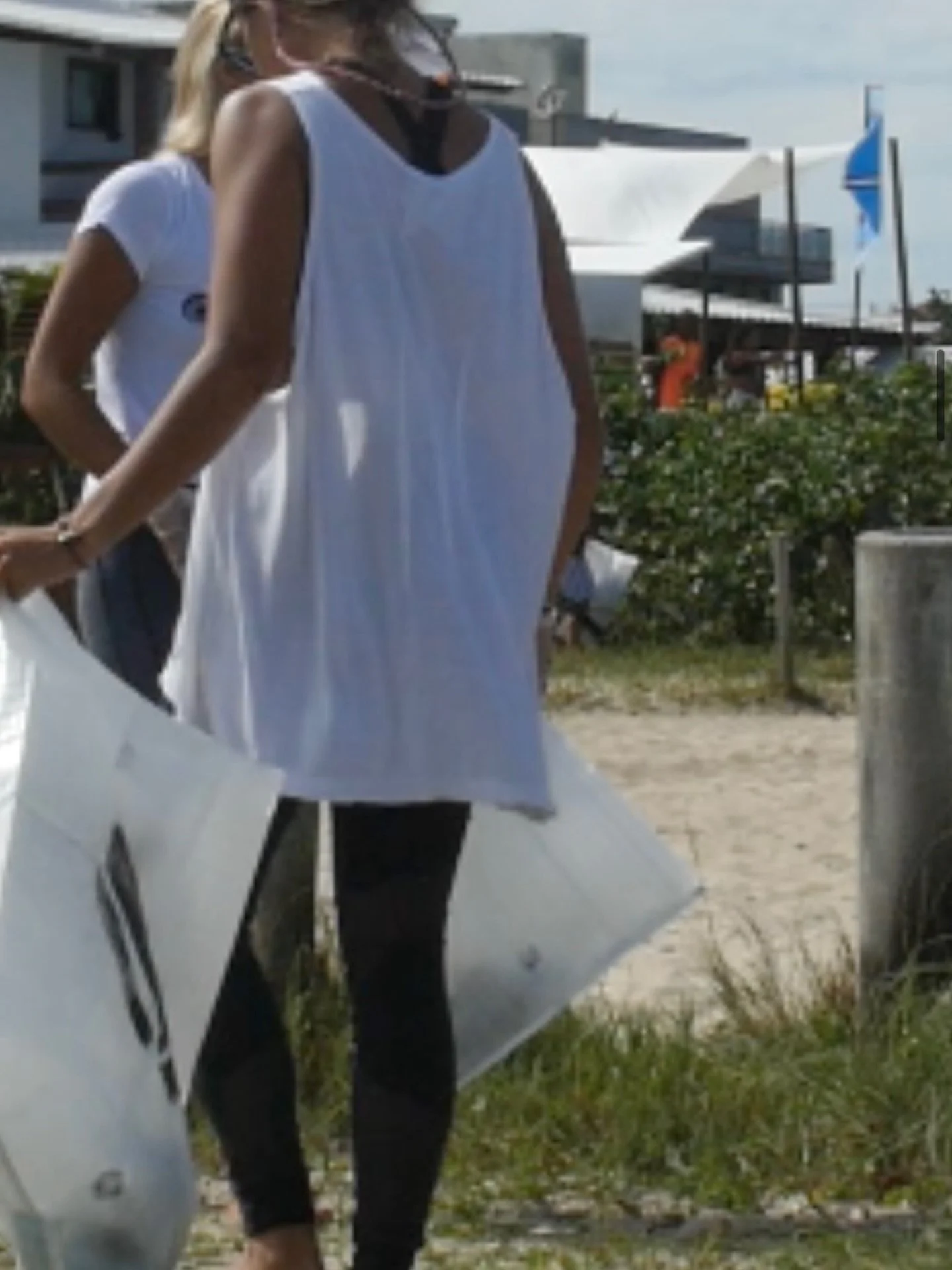 Reduzir, Reutilizar, Reciclar.
A coleta de pl&aacute;stico n&atilde;o &eacute; s&oacute; juntar res&iacute;duo &mdash; &eacute; repensar h&aacute;bitos, reutilizar o que foi descartado e reciclar para virar educa&ccedil;&atilde;o, arte e futuro.

Ess