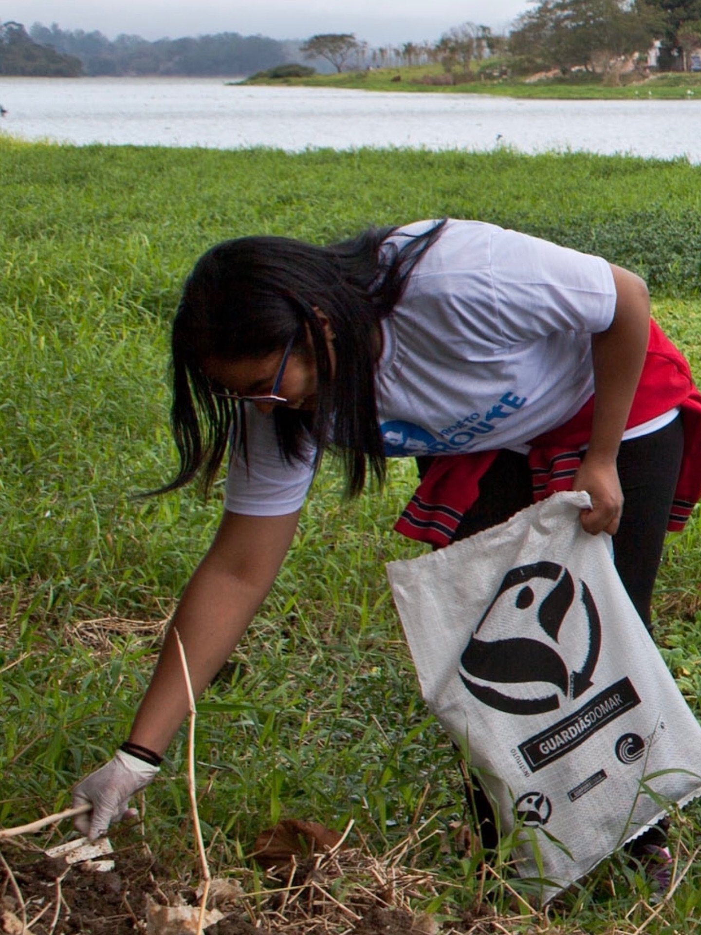 Cuidar do oceano vai muito al&eacute;m de tirar lixo da areia ou do mar.

Cada a&ccedil;&atilde;o de coleta &eacute; tamb&eacute;m um ato de consci&ecirc;ncia, educa&ccedil;&atilde;o e transforma&ccedil;&atilde;o. Quando retiramos res&iacute;duos do 