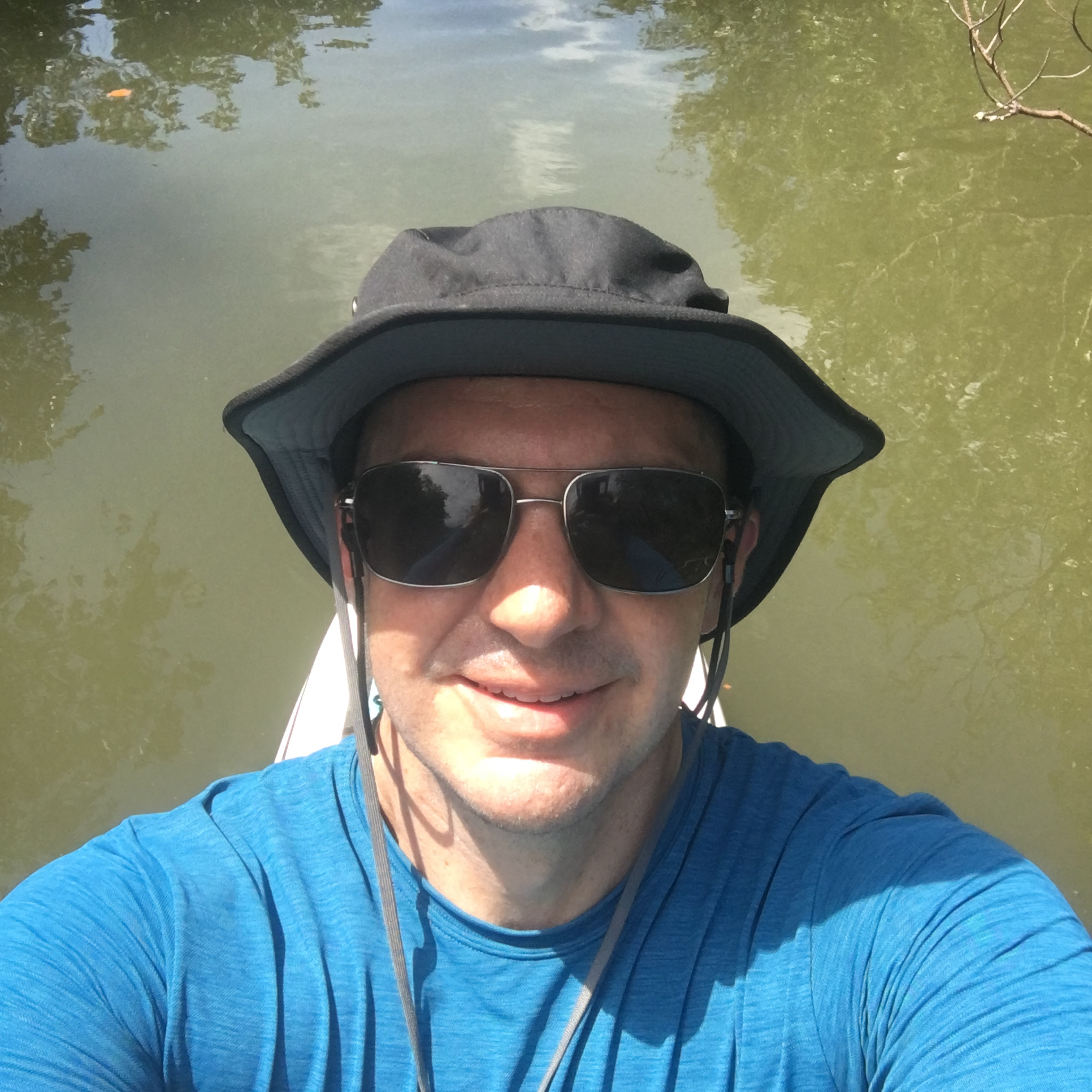 SUP Exploring Mangroves