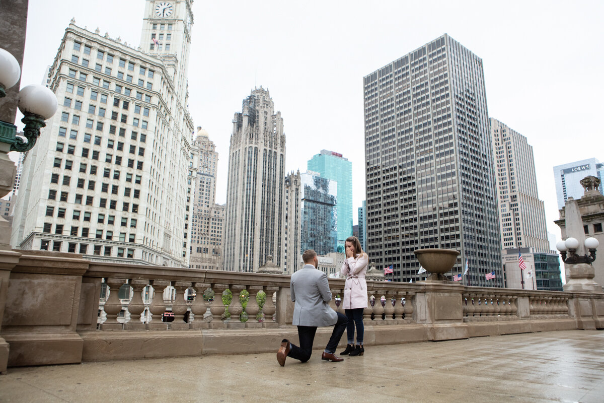 Chicago-Couple-Proposal-Downtown.jpg