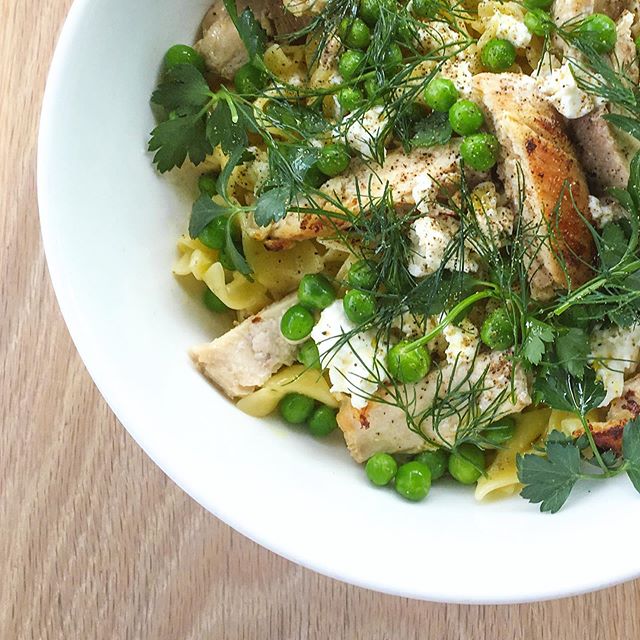 THURSDAY NIGHT💥 lemon braised chicken with egg noodles, feta, peas and dill 🎶 live jazz by Sahil Warsi and Kevin Scollins starting at 7:30!