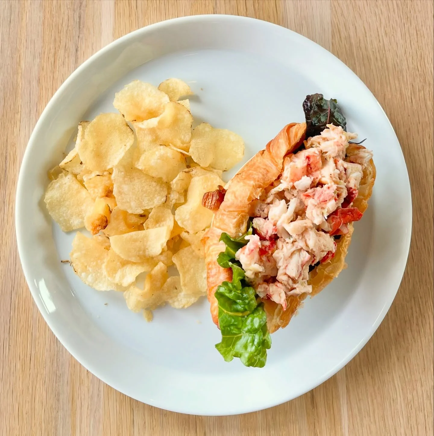 From our new lunch menu! 

Lobster salad in a croissant🦞🥐

Come try it!😍
&bull;
&bull;
&bull;
&bull;
#featherandwedge #newengland #restaurant #rockportma #capeannma #northshorema #oceanviews #restaurantbythesea #nowopenforlunch #lobstercroissant