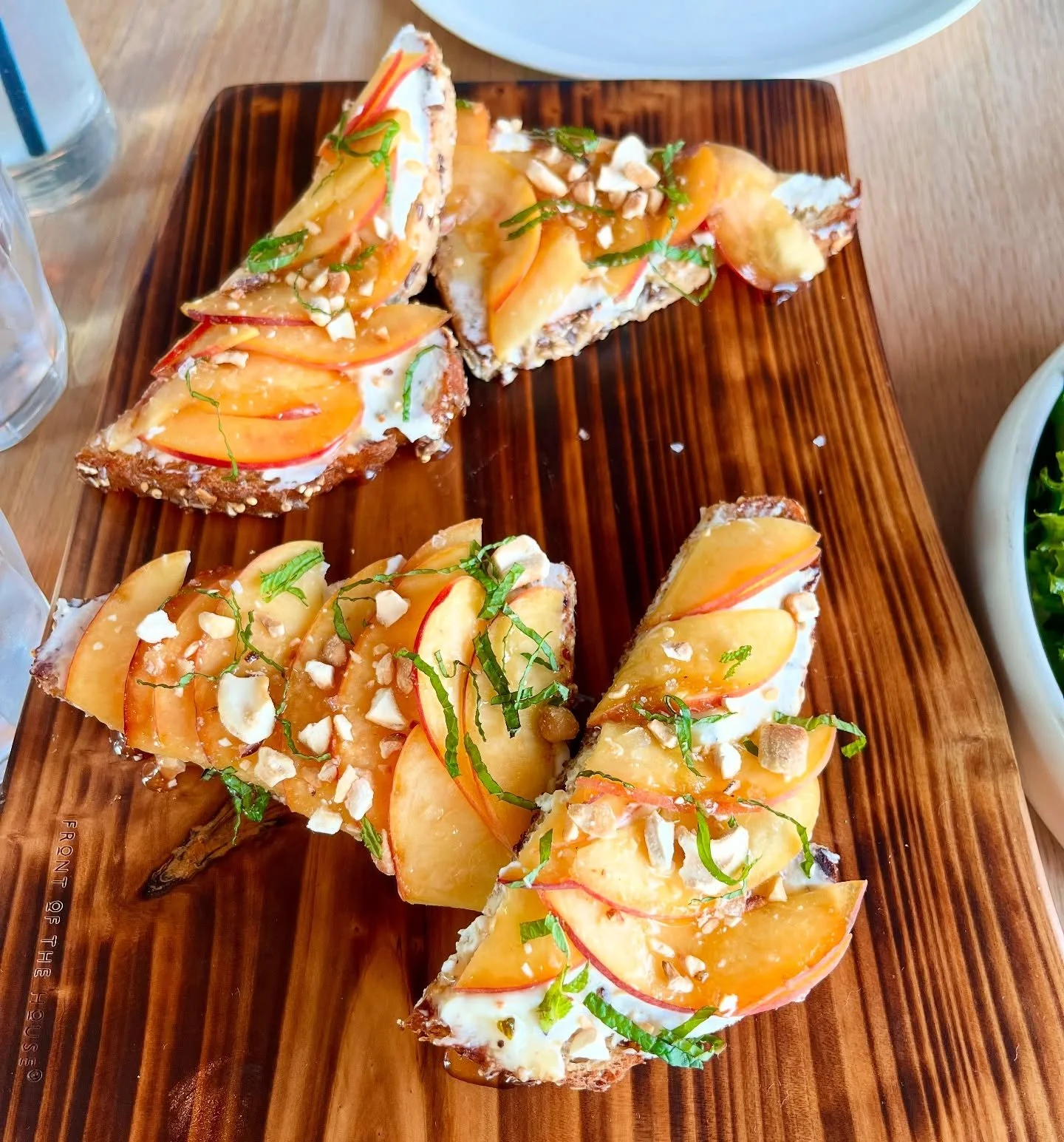 From our lunch menu!😍

Whipped ricotta toast with cashews and sliced peaches!🍑
&bull;
&bull;
&bull;
&bull;
#featherandwedge #newengland #restaurant #rockportma #capeannma #northshorema #oceanviews #restaurantbythesea #whippedricotta #toast #peaches