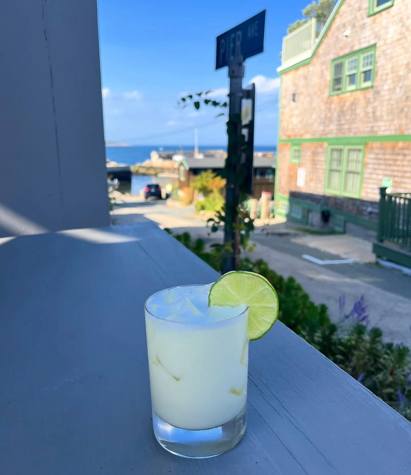Justina&rsquo;s cocktail special for the weekend! 

Brazilian limeade! 
Barbados white rum with condensed milk and lots of lime🍋&zwj;🟩 
&bull;
&bull;
&bull;
&bull;
#featherandwedge #newengland #restaurant #rockportma #capeannma #northshorema #ocean