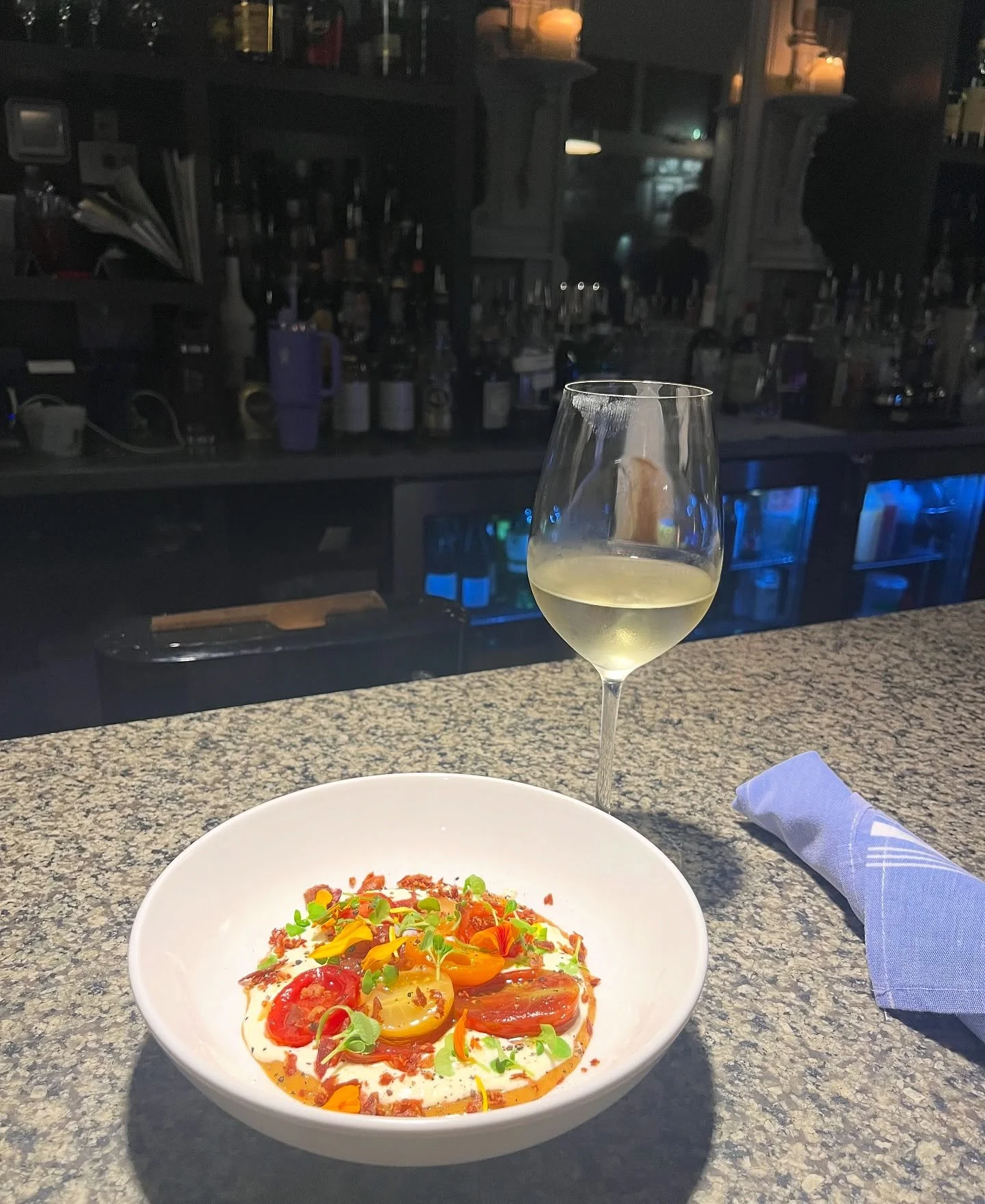 Our newest menu addition!

Straciatella with roasted peach pur&eacute;e, marinated heirloom tomatoes, and crispy prosciutto😍
&bull;
&bull;
&bull;
&bull;
#featherandwedge #newengland #restaurant #rockportma #capeannma #northshorema #oceanviews #resta