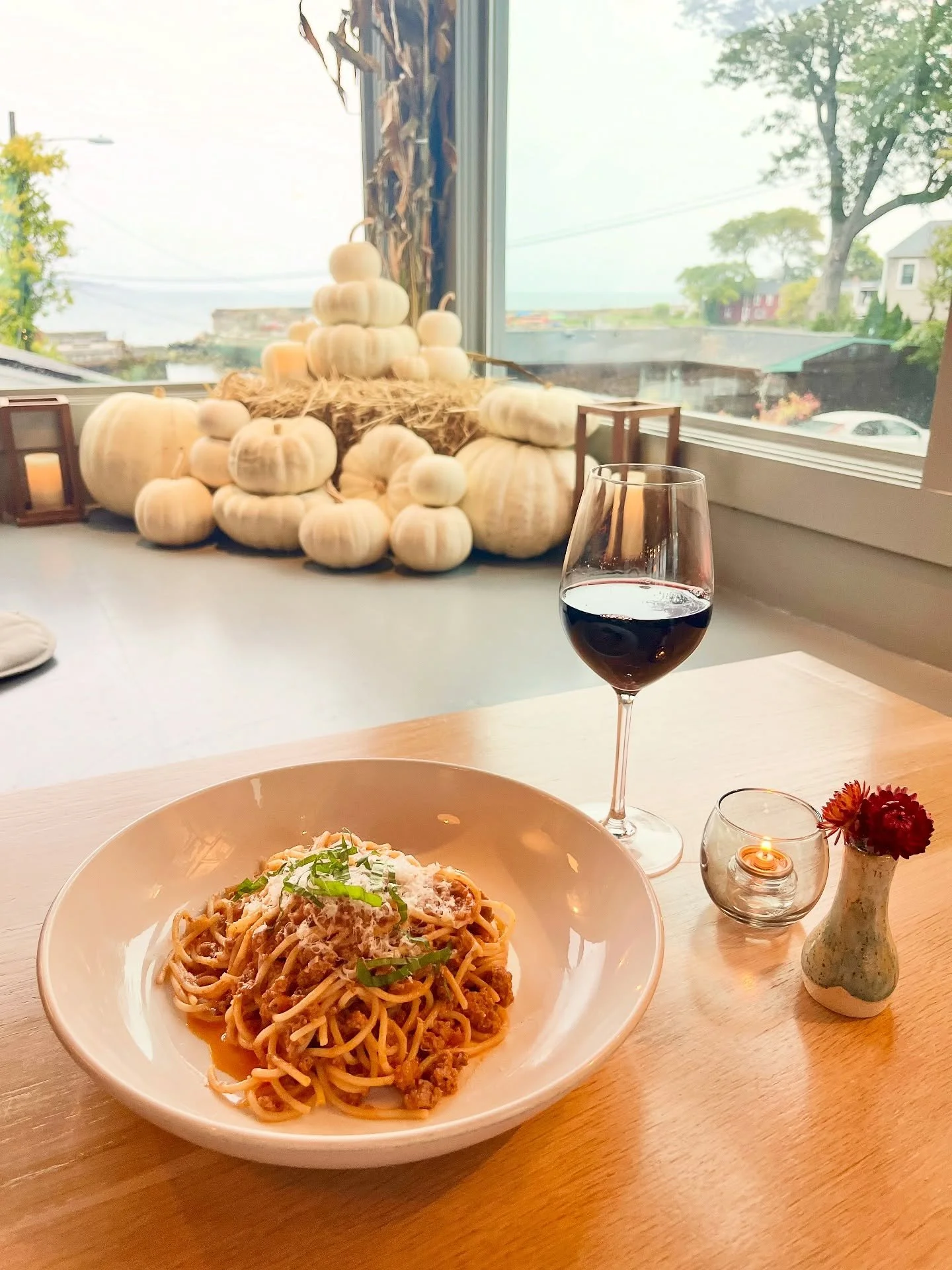 Rainy days &amp; bolognese&hearts;️
&bull;
&bull;
&bull;
&bull;
#featherandwedge #newengland #restaurant #rockportma #capeannma #northshorema #oceanviews #restaurantbythesea #rainydays #bolognese #wagyubeef #veal #pork #marsala