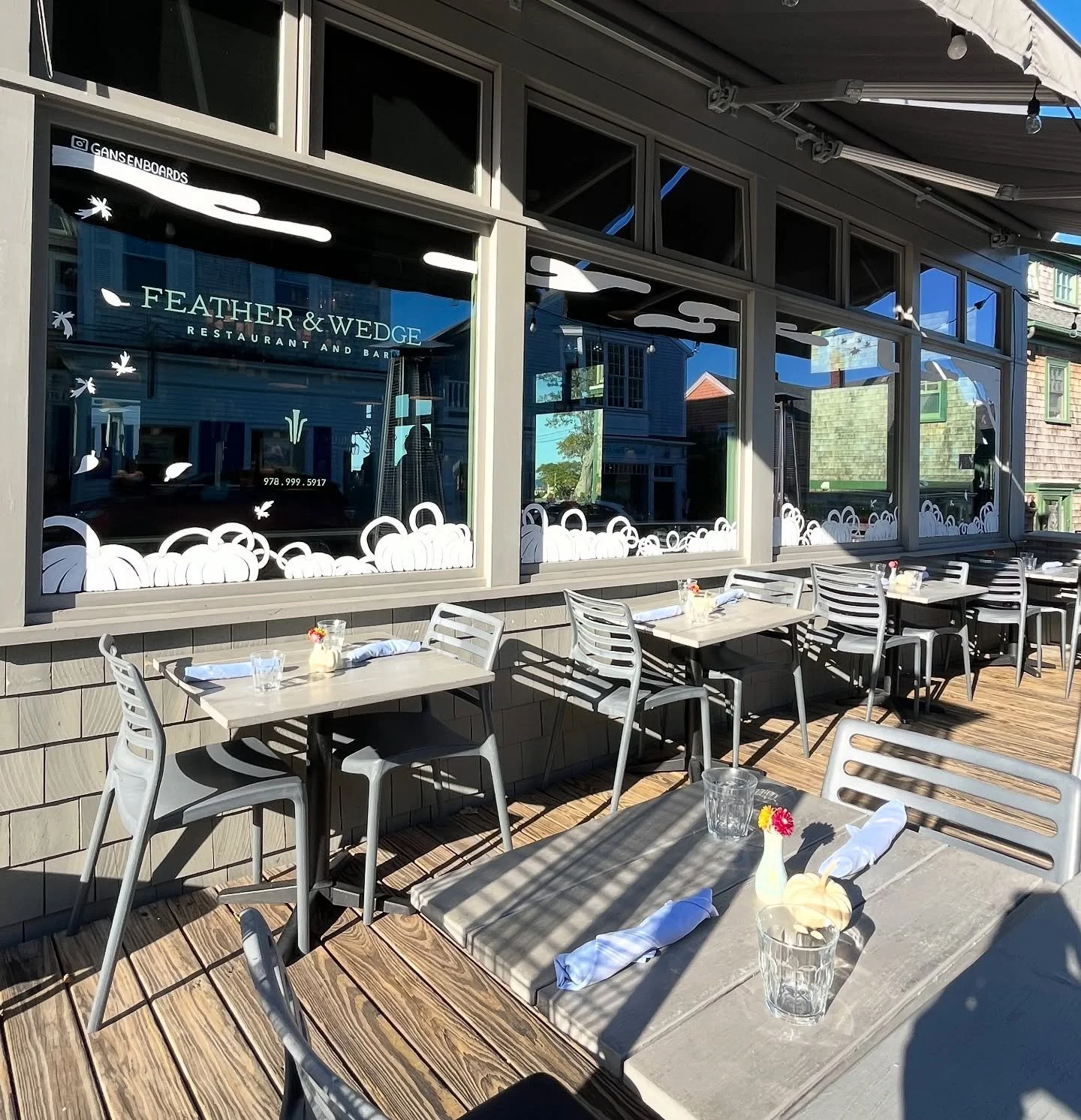 We have a couple weeks left of our patio season! 
Come enjoy it while it lasts☀️

And don&rsquo;t worry we have heaters outside if it gets chilly🔥 
&bull;
&bull;
&bull;
&bull;
#featherandwedge #newengland #restaurant #rockportma #capeannma #northsho