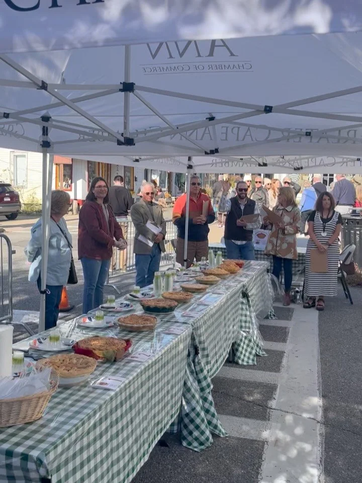 It was so much fun to be a guest judge for the apple pie bake off contest at yesterday&rsquo;s harvest fest!🍁

They were all delicious and number 10 was the winner🤤🥧

What a great weekend in Rockport! 
&bull;
&bull;
&bull;
&bull;
#featherandwedge 