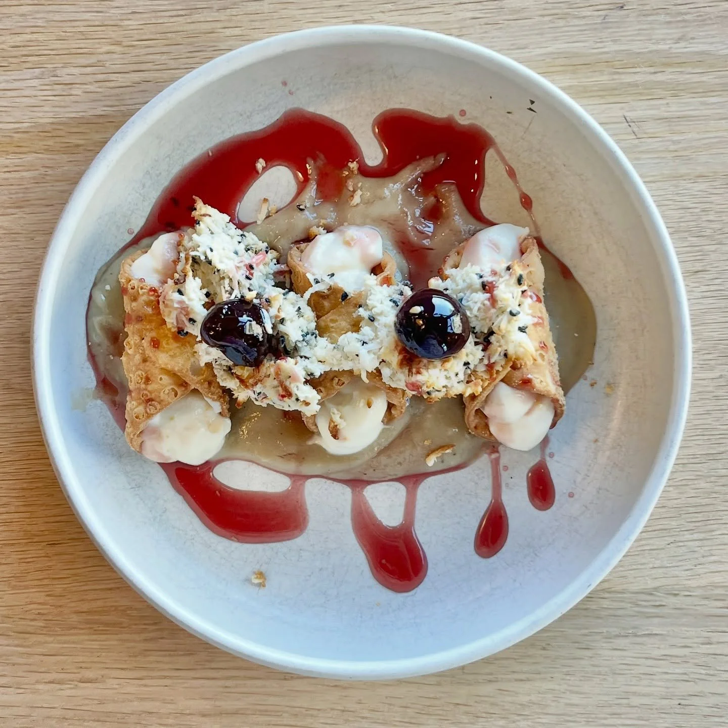 New to our dessert menu!

Lemon ricotta cannolis on top of a banana cr&egrave;me with crumbled coconut-sesame macaroons and amarena cherry sauce😍
&bull;
&bull;
&bull;
&bull;
#featherandwedge #newengland #restaurant #rockportma #capeannma #northshore