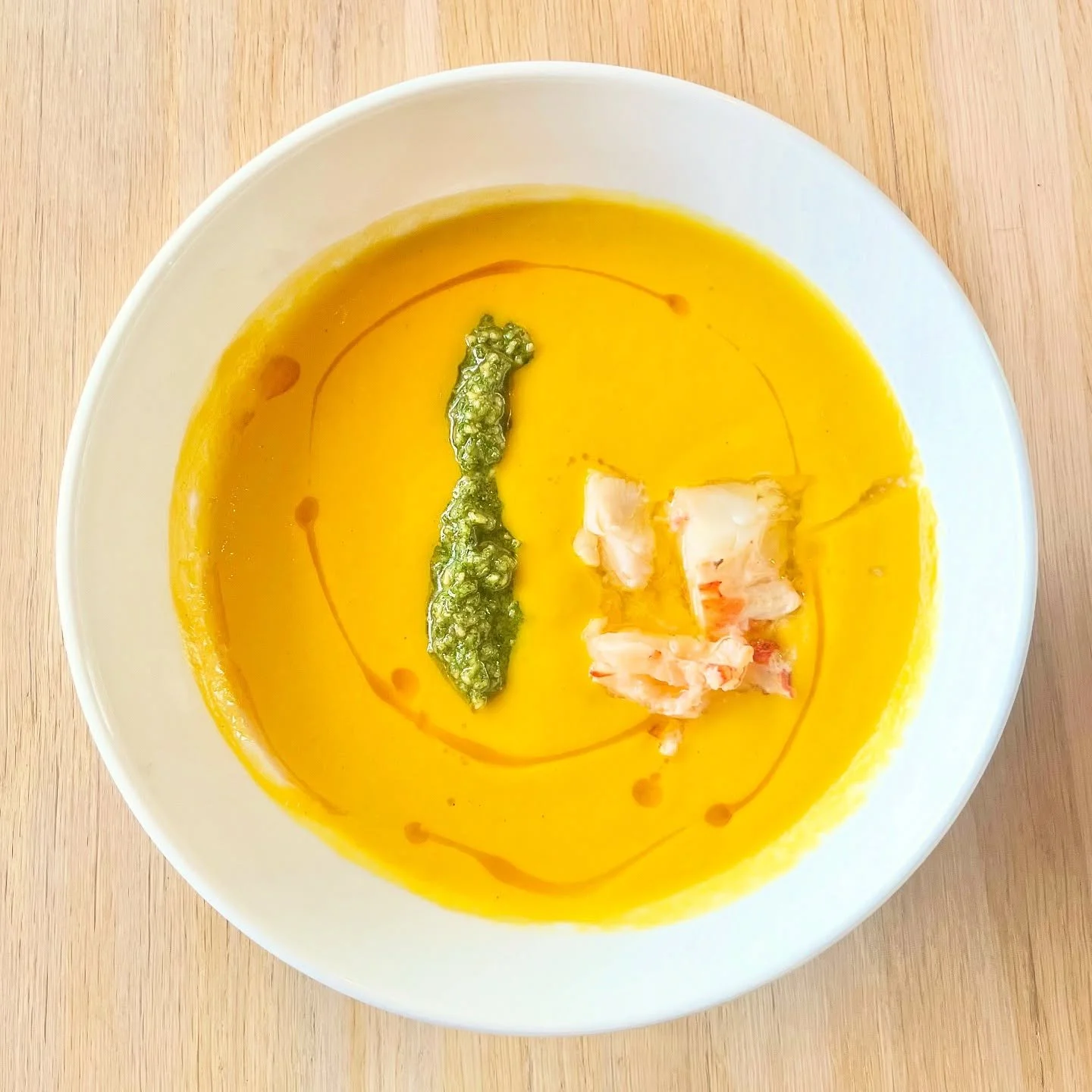 New to our dinner menu!😍

Squash bisque with butter poached lobster, pumpkin seed gremolata, and chili oil 

Perfect for crisp fall days!🍁🍂
&bull;
&bull;
&bull;
&bull;
#featherandwedge #newengland #restaurant #rockportma #capeannma #northshorema #