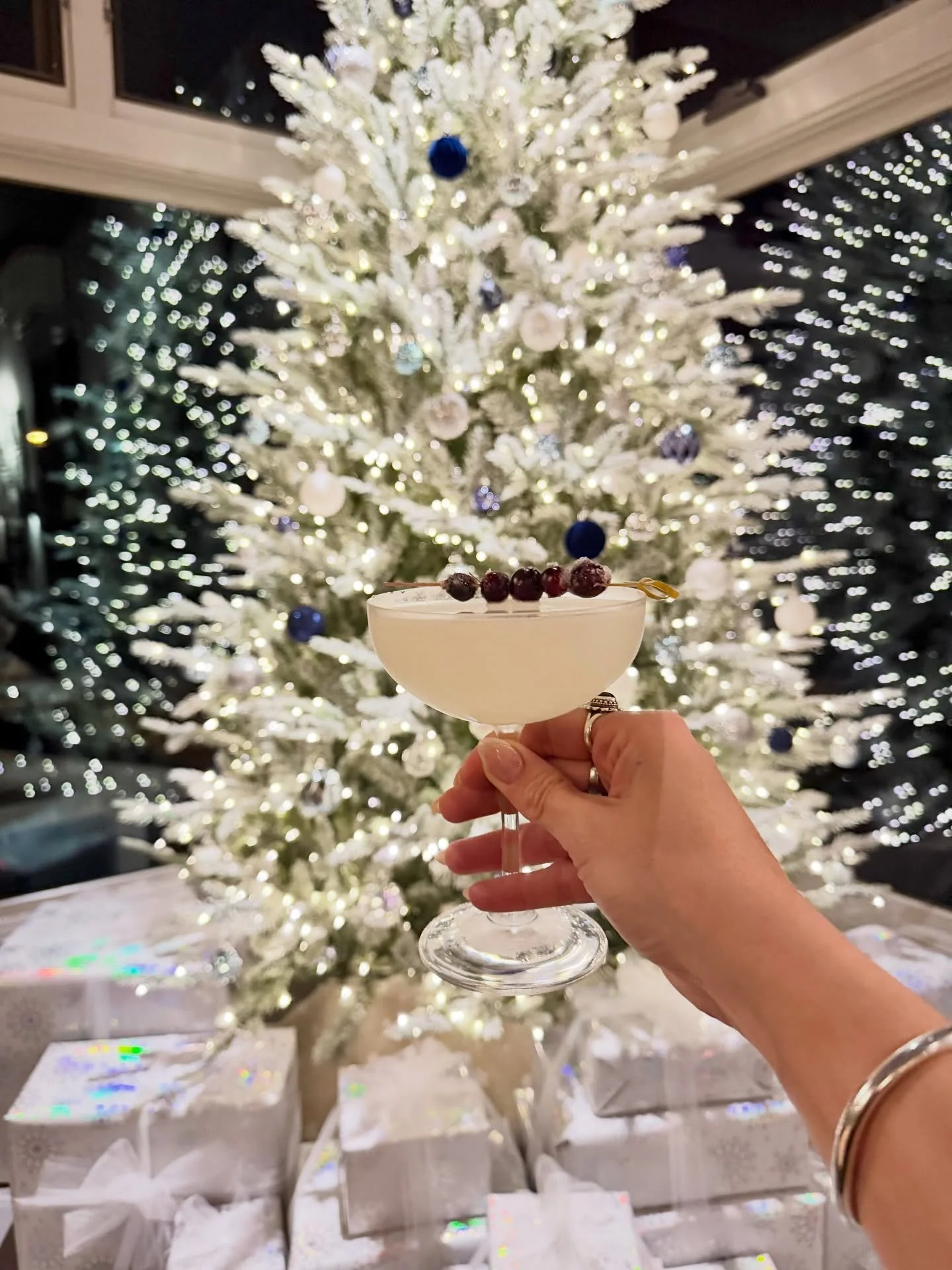 Celebrate the holidays with us!❄️

Christmas Eve we are open 2-8pm 
Limited early seatings still available!

A la carte menus + chef&rsquo;s holiday specials😍

Closed Christmas Day🎄