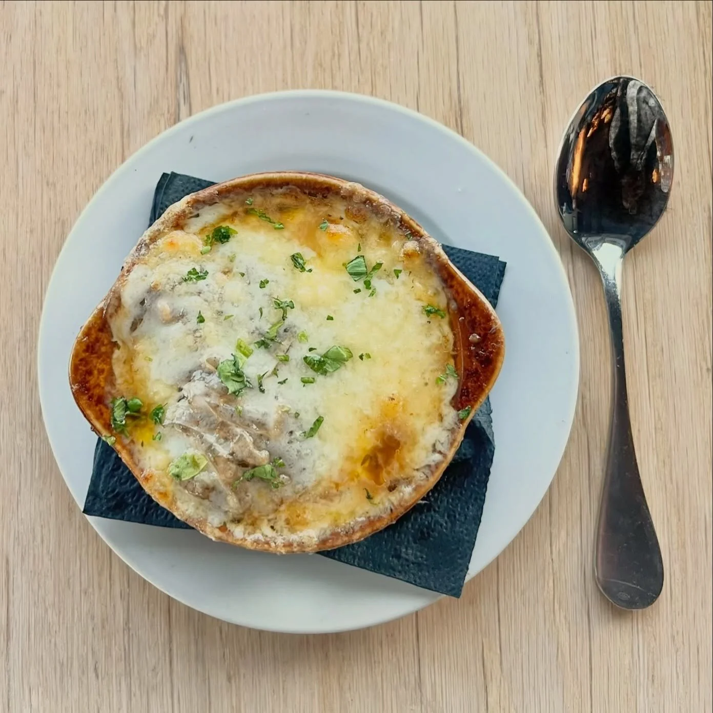 Come warm your bones with our new menu item: french onion soup!😍