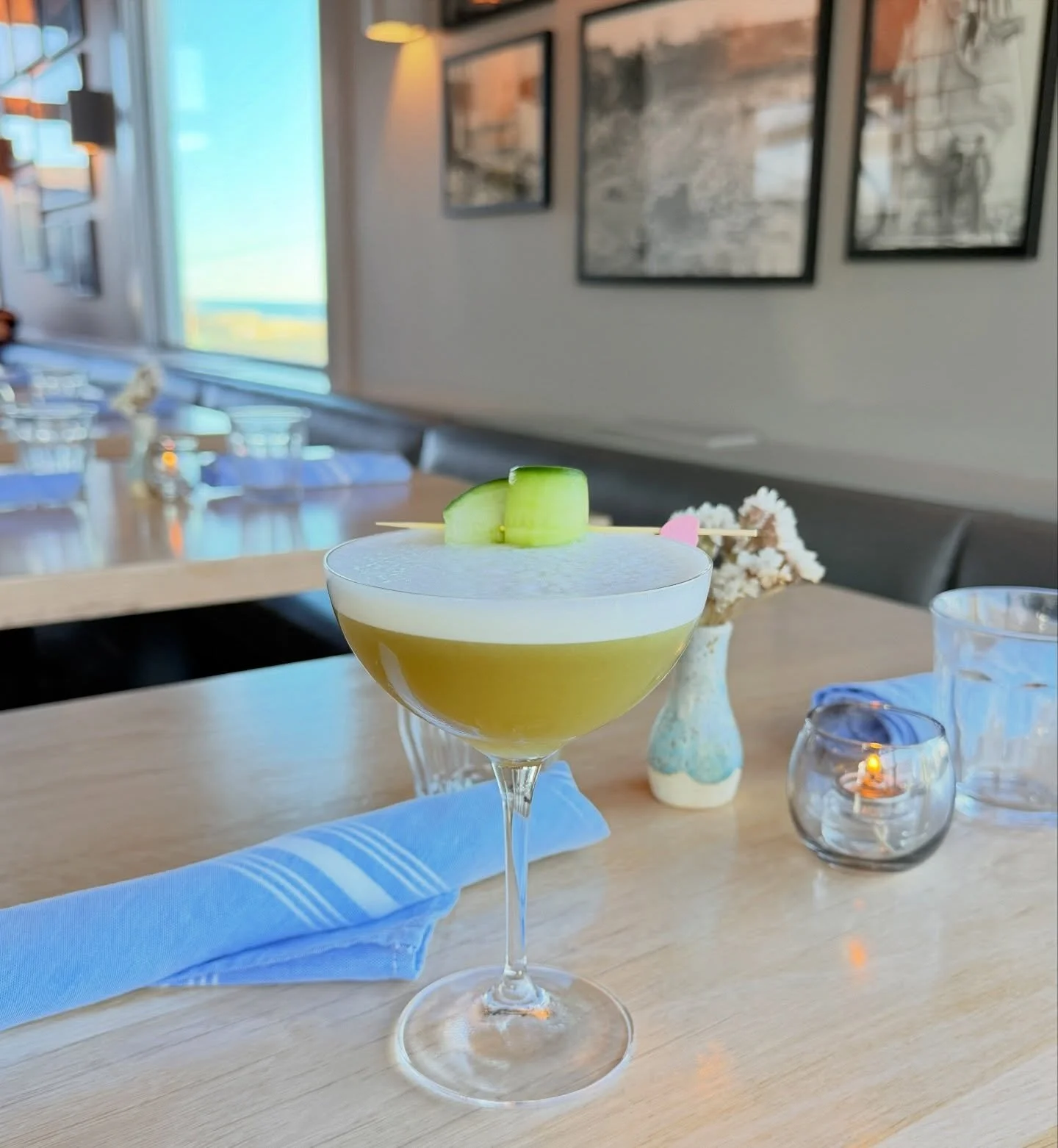 Spring is here and so is our Garden Gimlet!🥒

Cucumber-mint vodka, lime, and cucumber syrup💚🌷