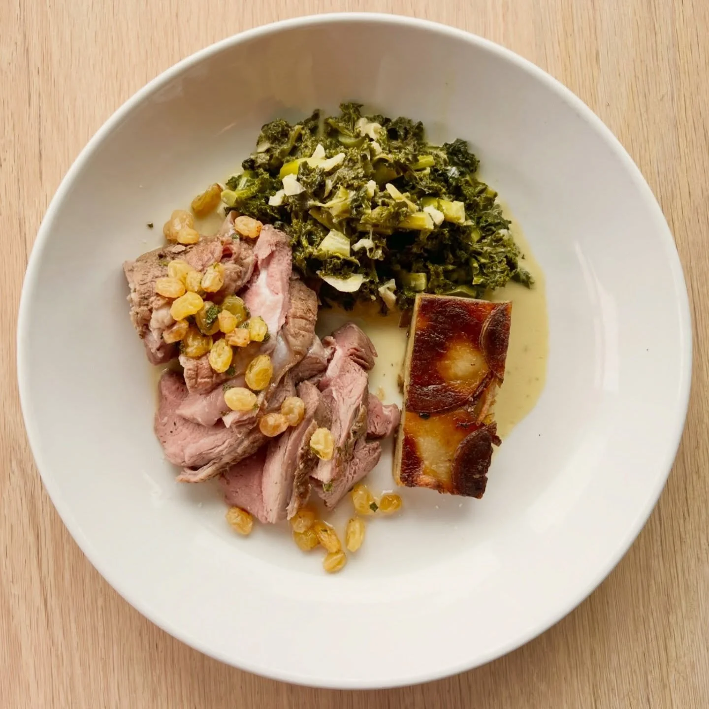 Our Easter special from yesterday!😍

Roasted leg of lamb with potato mille-feuille, creamed kale and raisin agrodolce