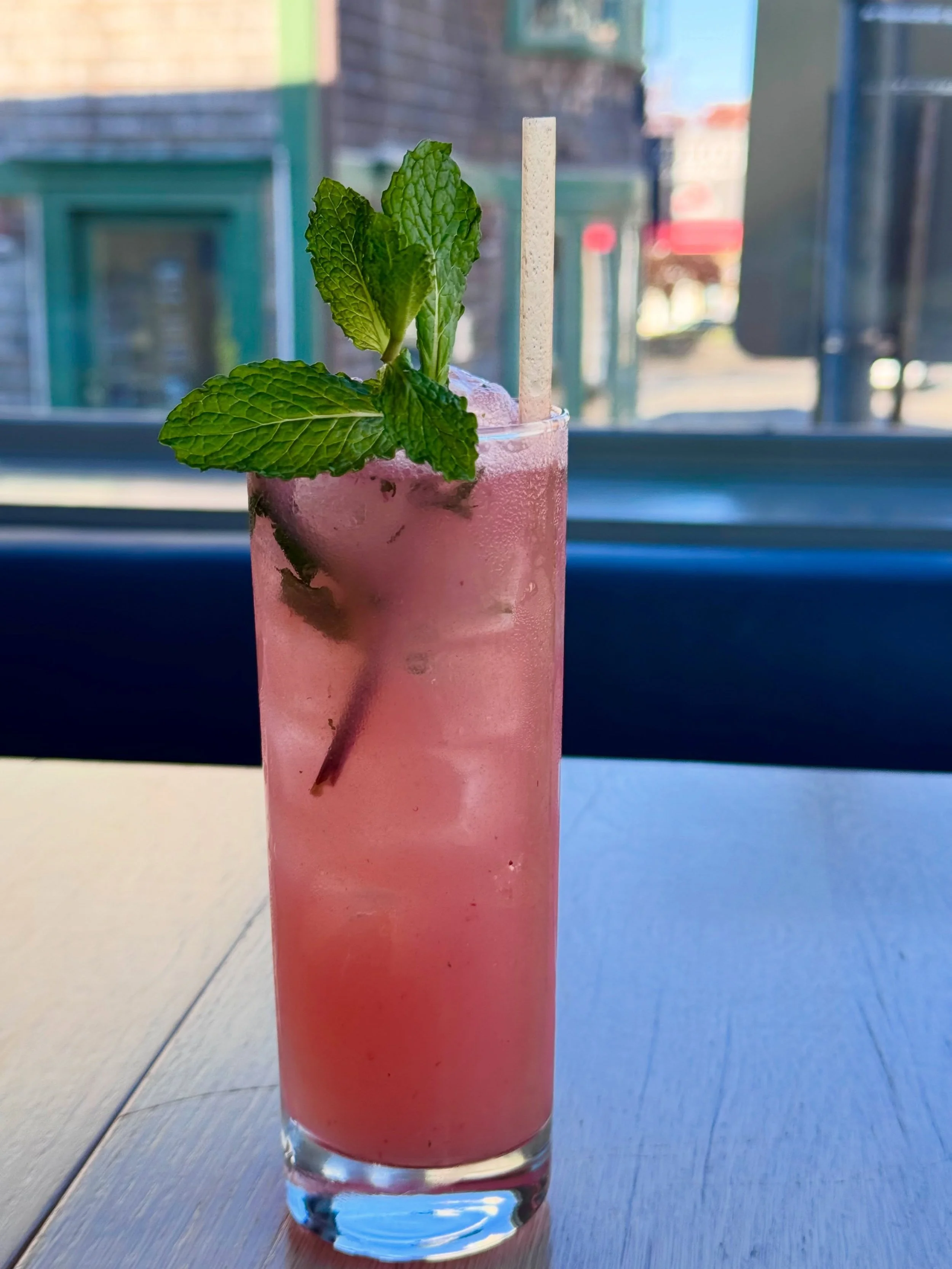 A strawberry mojito?!🍓
Yes please!