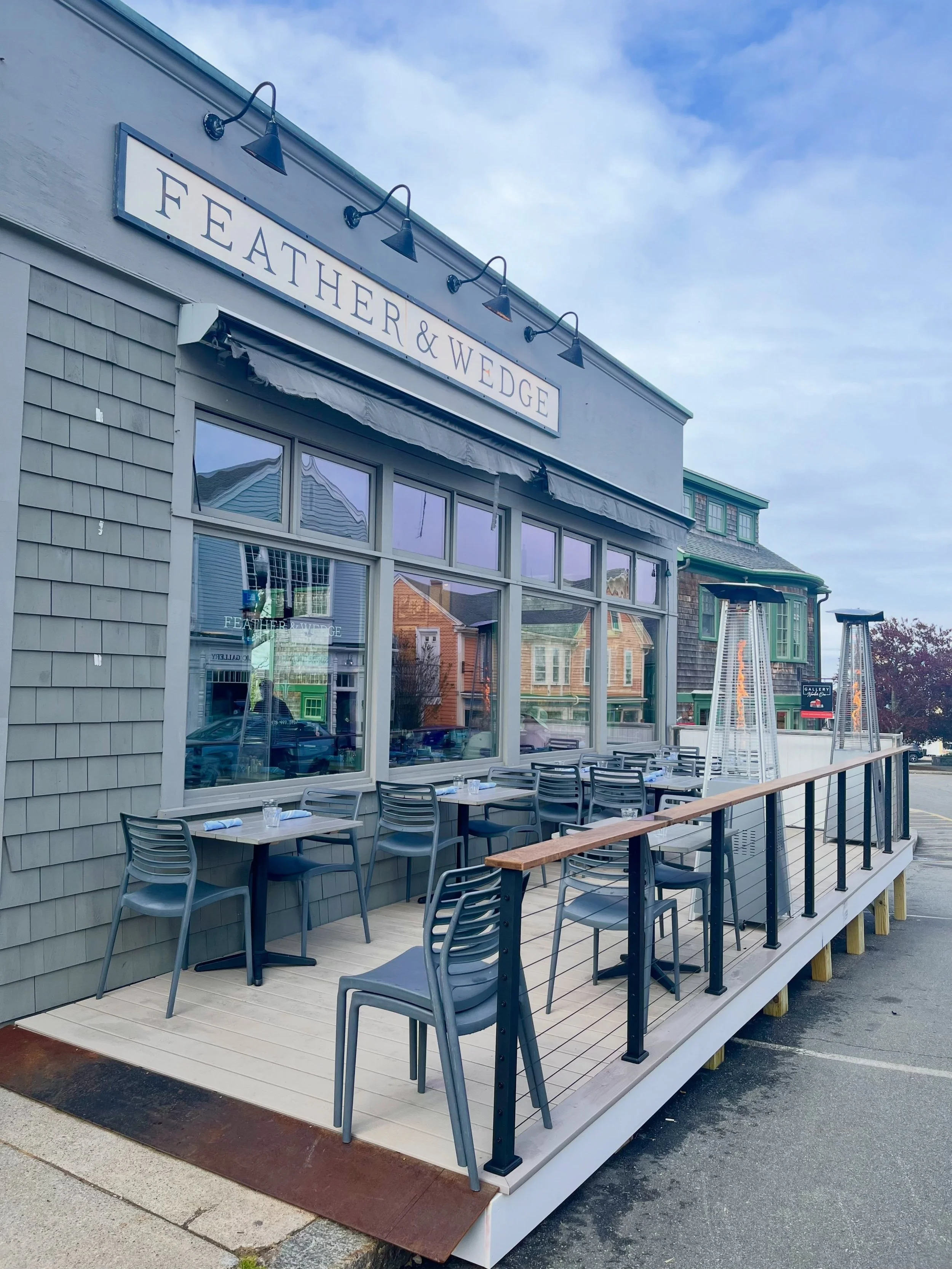Our brand new patio is fully installed and ready to go! Just in time for this beautiful weather☀️

(Weather dependent) Book your reservation online!
