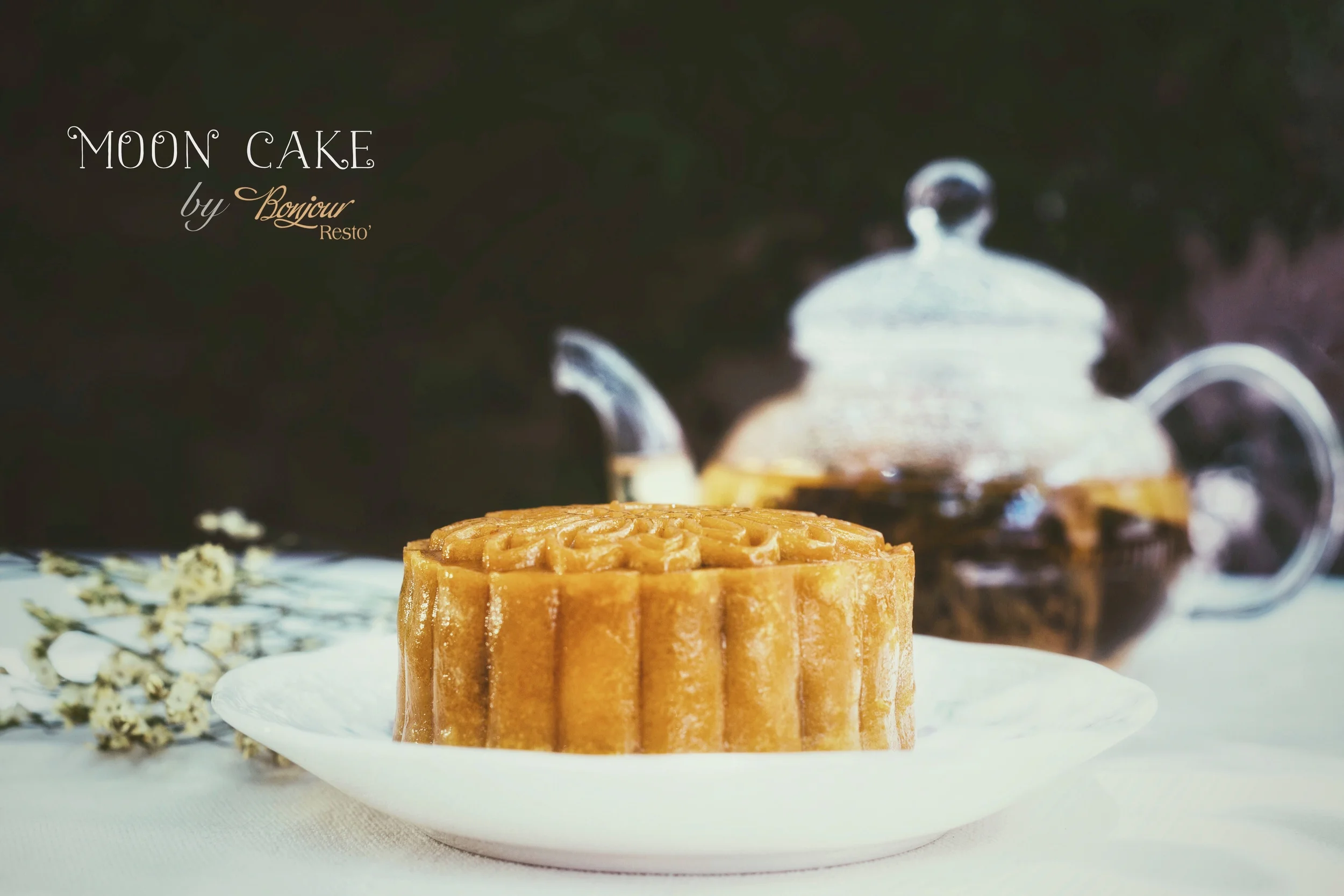 Fresh homemade moon cake by Bonjour Resto'