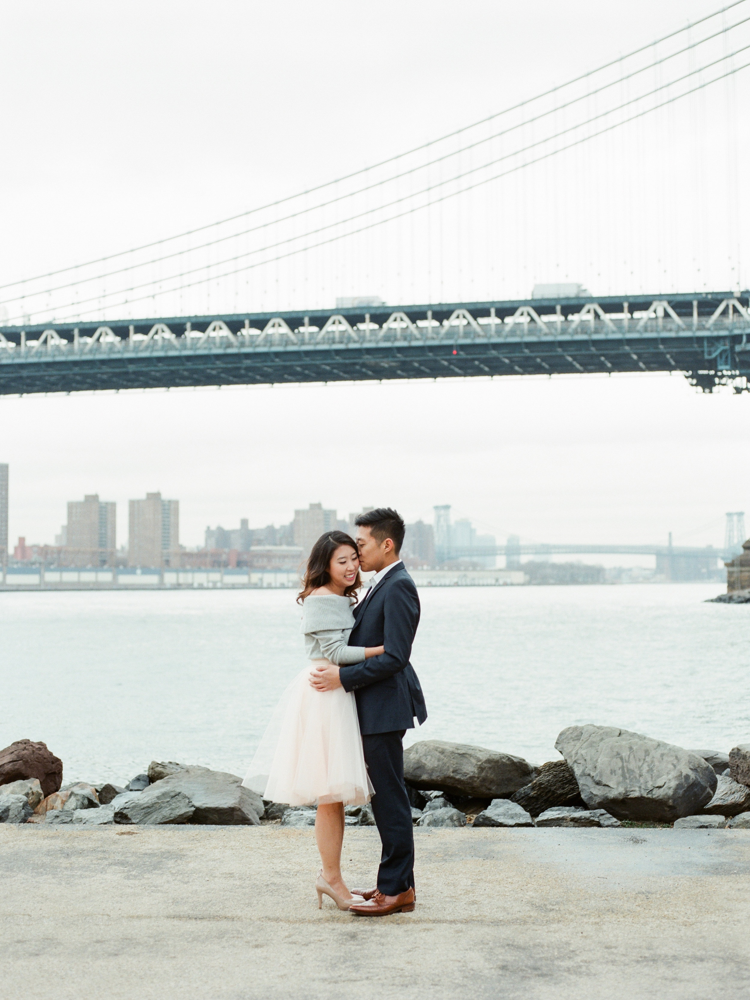 brooklyn-dumbo-new-york-engagement-photos-pictures-01.jpg