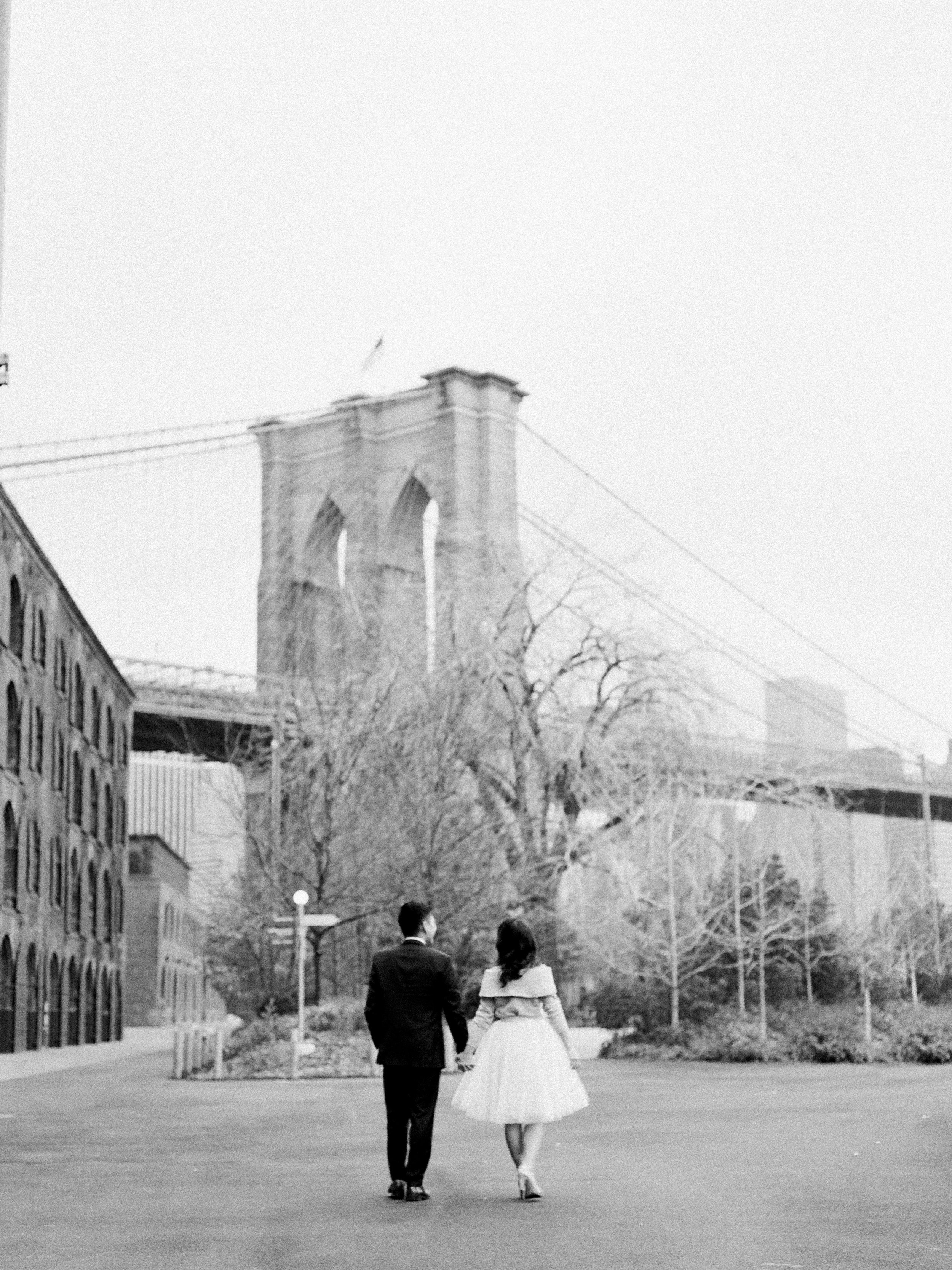 brooklyn-dumbo-new-york-engagement-photos-pictures-40.jpg
