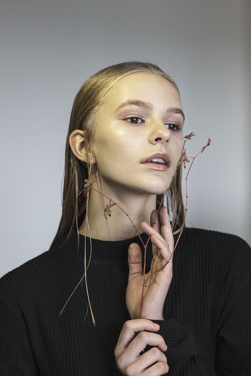Canon 5D sr // Canon 85mm 1.2 En bild från min första fotografering här uppe i Stockholm. Modell: Alice F // Stockholmsgruppen// Styling: Neira Tokalija // Smink & Hår: Mathilda Hedin Ekwall 