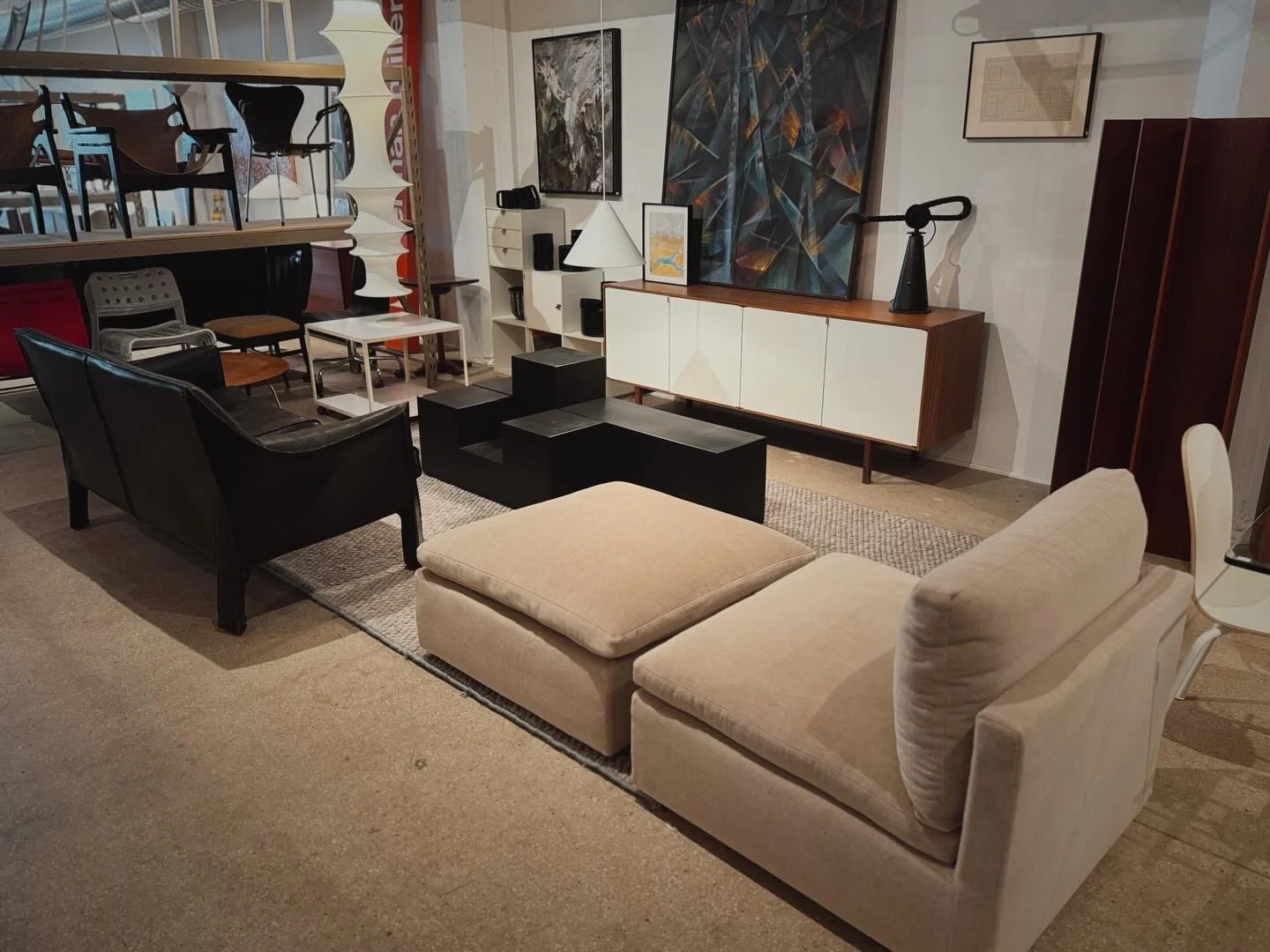 Another edition of OPEN HOURS at your favorite vintage modern venue @design.at.329 Come see me and all of my friends this Saturday and Sunday 12-5pm.