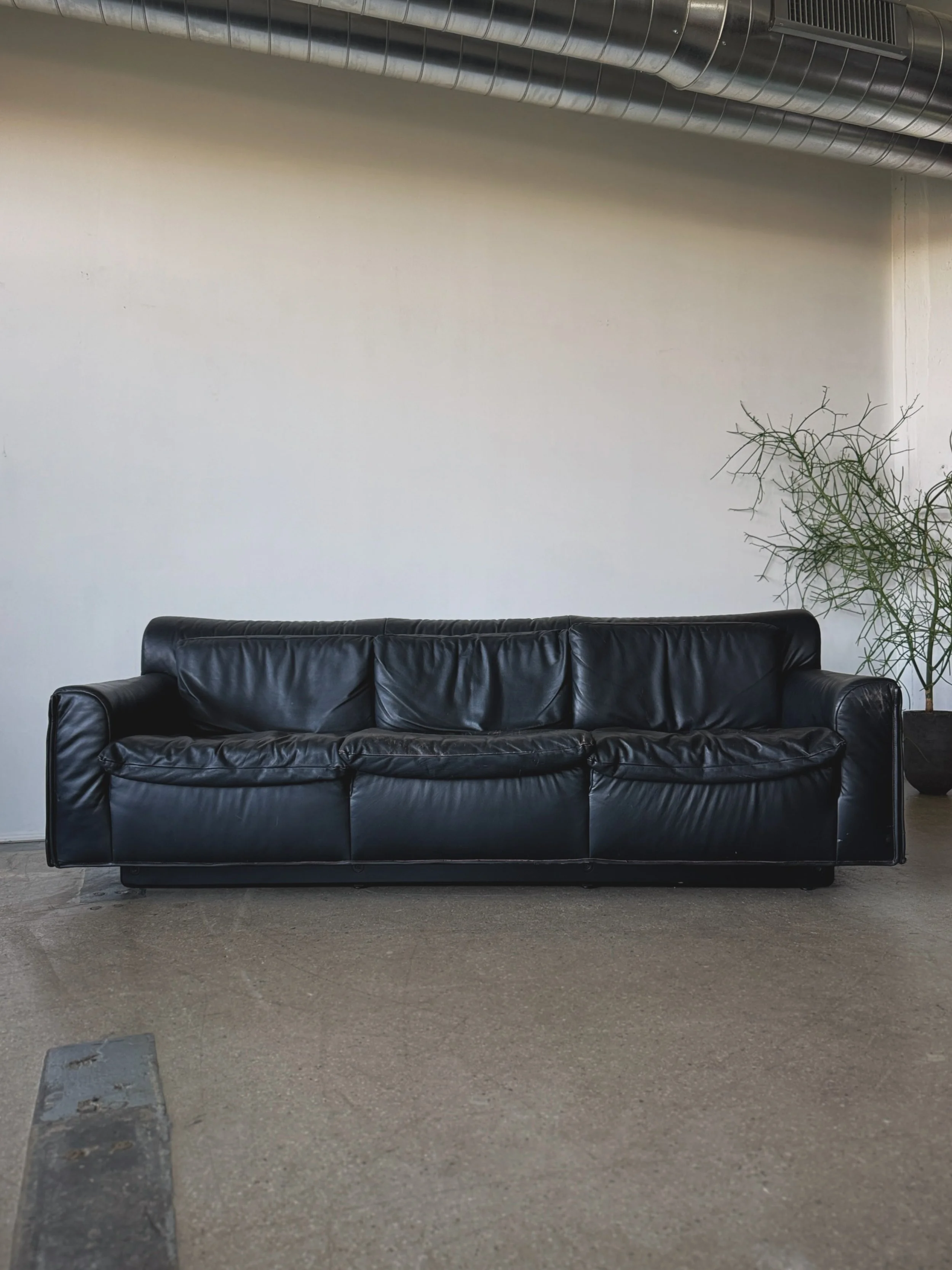 &lsquo;Heli&rsquo; leather sofa by Otto Zapf for Knoll 1990&rsquo;s