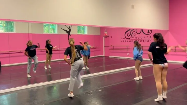More choreography from camp! 🖤🩷

Choreography by: @bossacademy_tanisha 
🎶: &ldquo;Whuteva&rdquo; Remy Ma 

#boss #bossbabe #bosslife #likeaboss #dance #dancecamp #bossacademy #whuteva #dancer