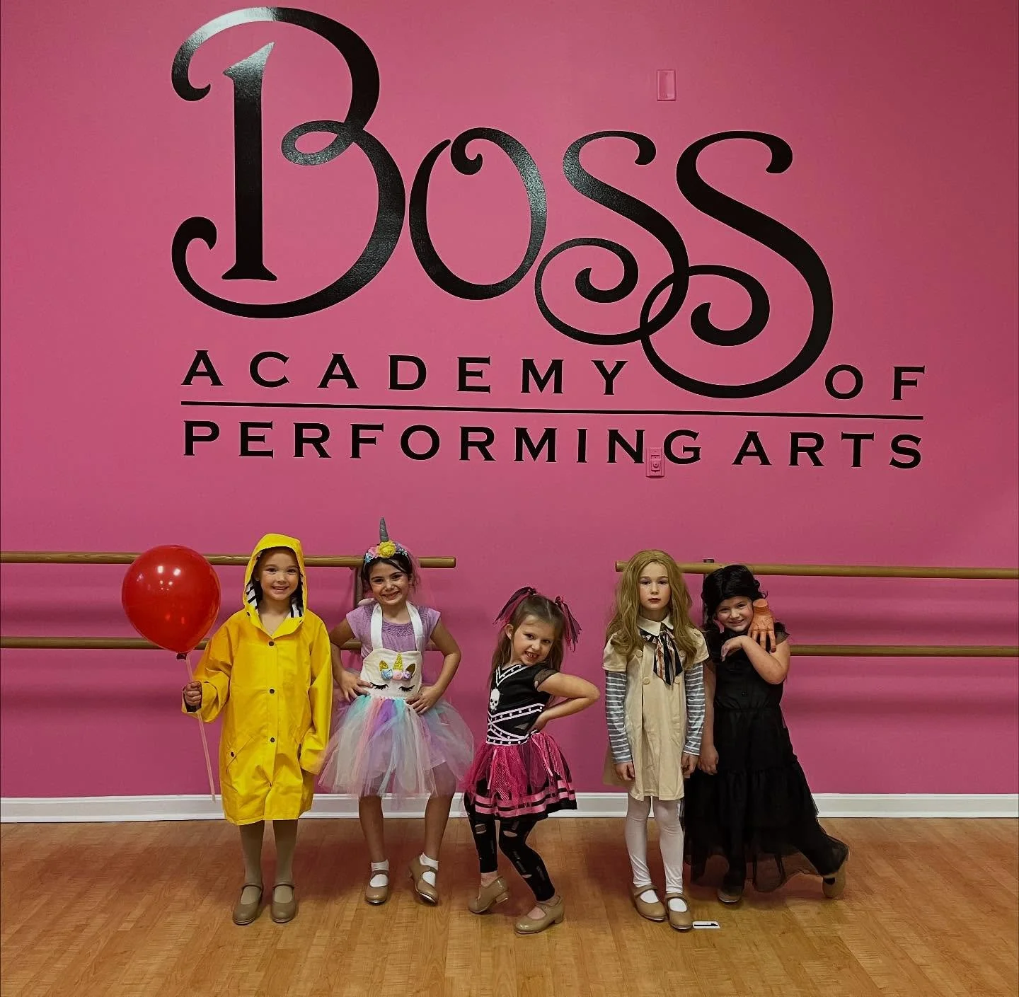 Even more creepy cute costumes last night!🖤