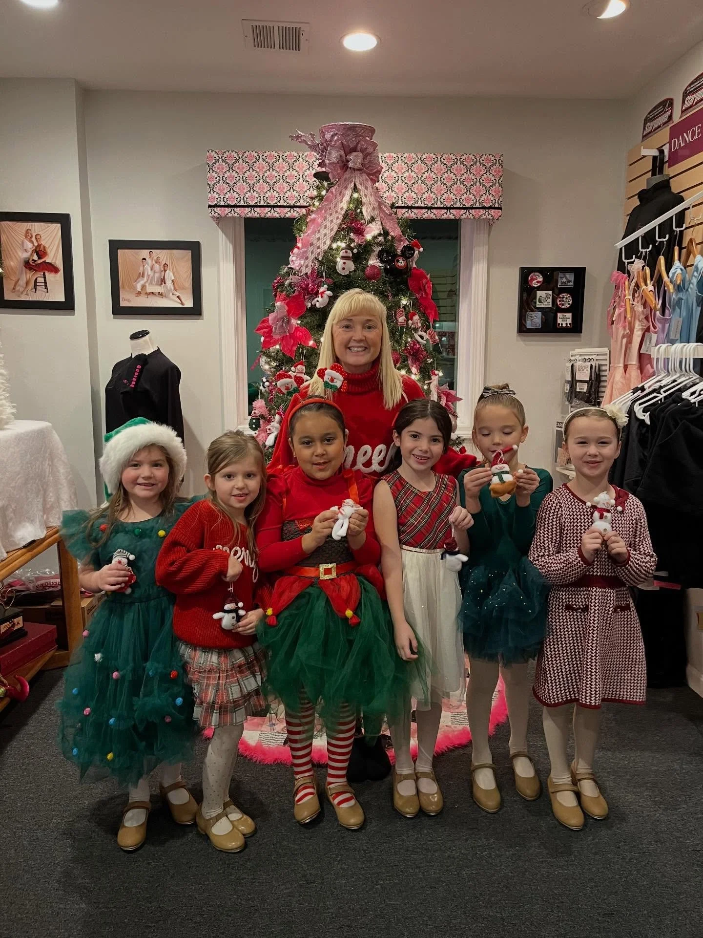 Combo 2 did amazing at their holiday show yesterday! 💚❤️ #happyholiday #likeaboss