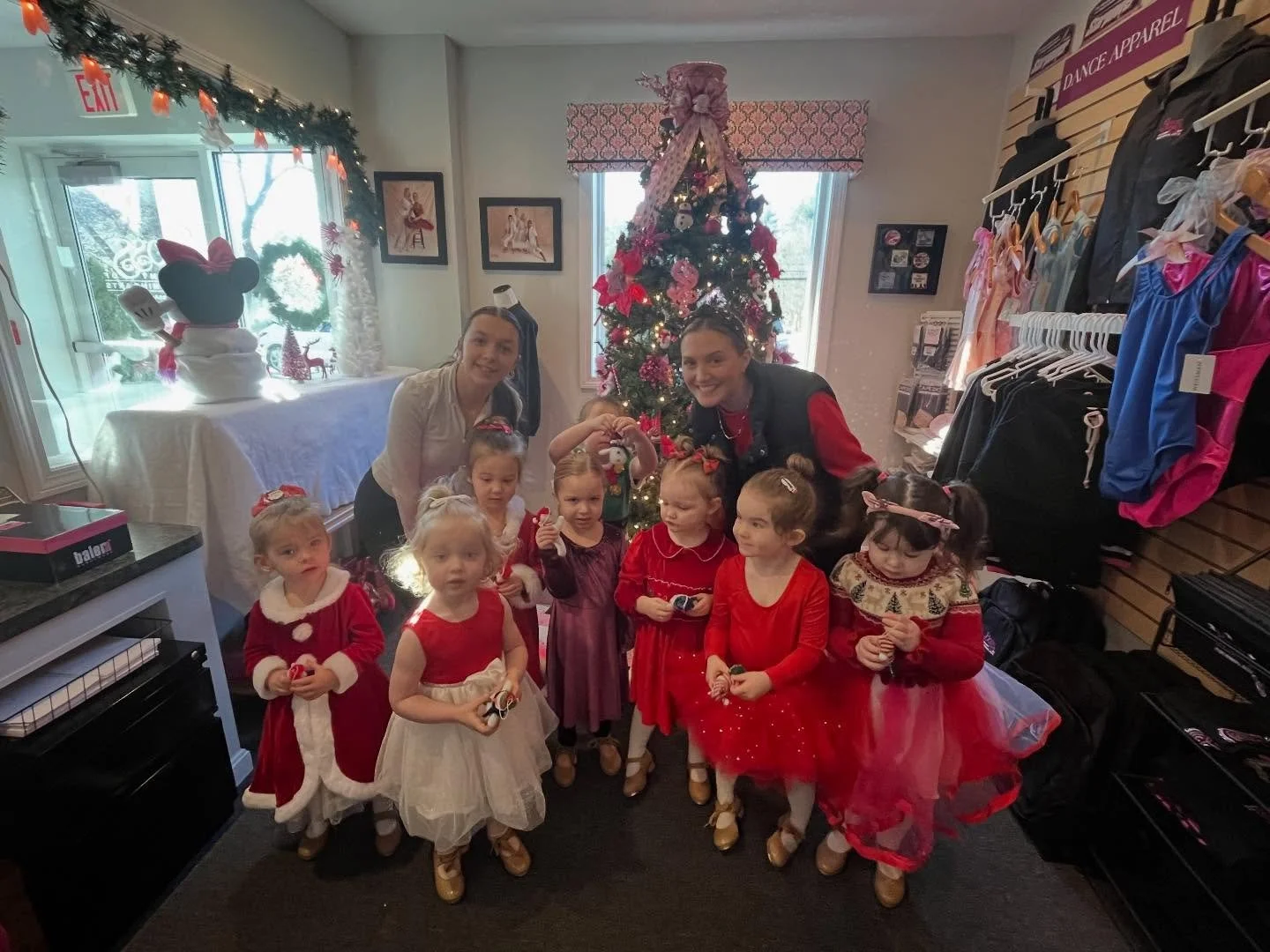 Our last Christmas show with Tiny tots, combo 1, 2, and 3  on Saturday! 💚❤️ #happyholiday #likeaboss