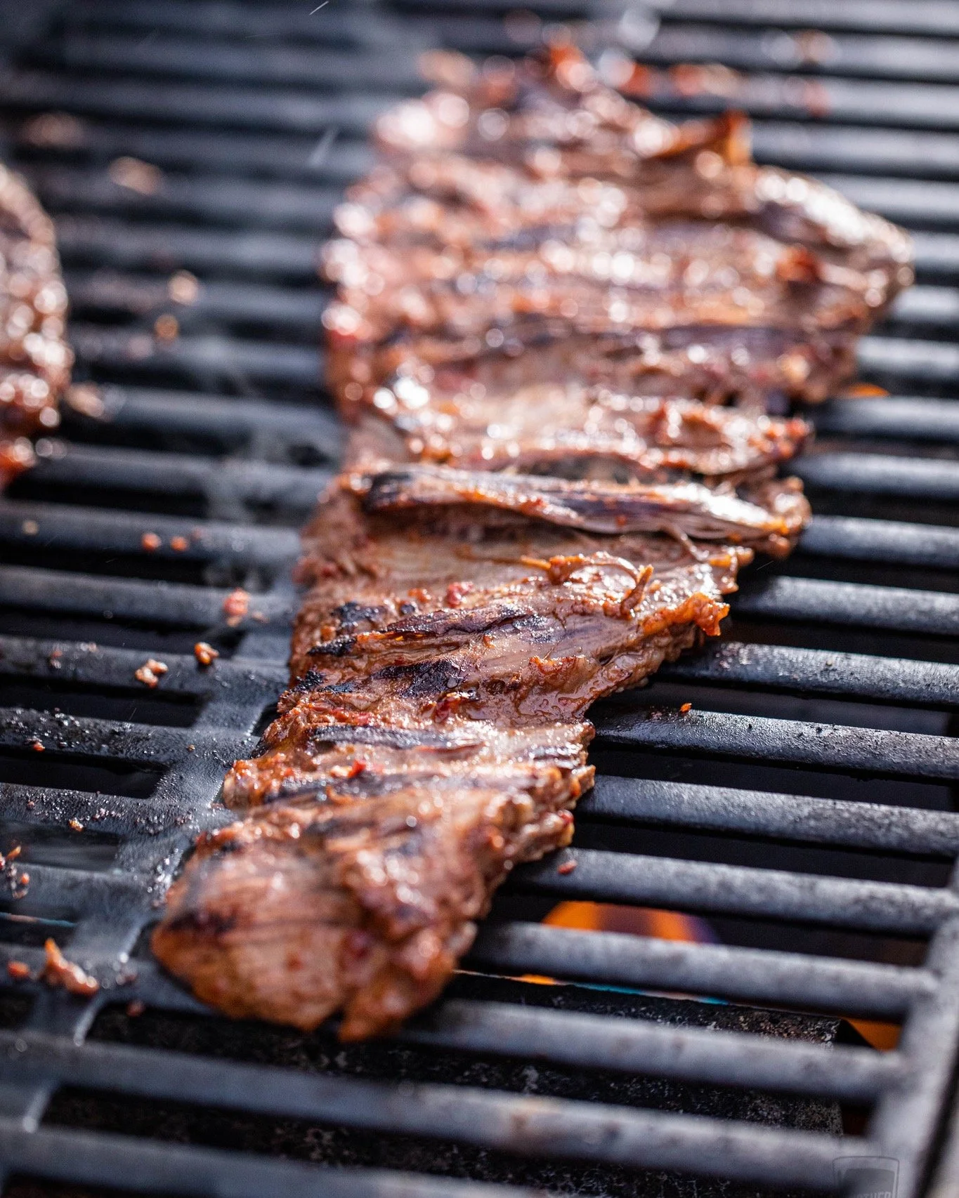 In my never-ending quest for efficiency, I use my sous vide, @breville&rsquo;s Joule, a lot. It gives me flexibility and helps build flavor at the same time. While Joule holds the short ribs at temp, I can focus on prep and time on the grill without 