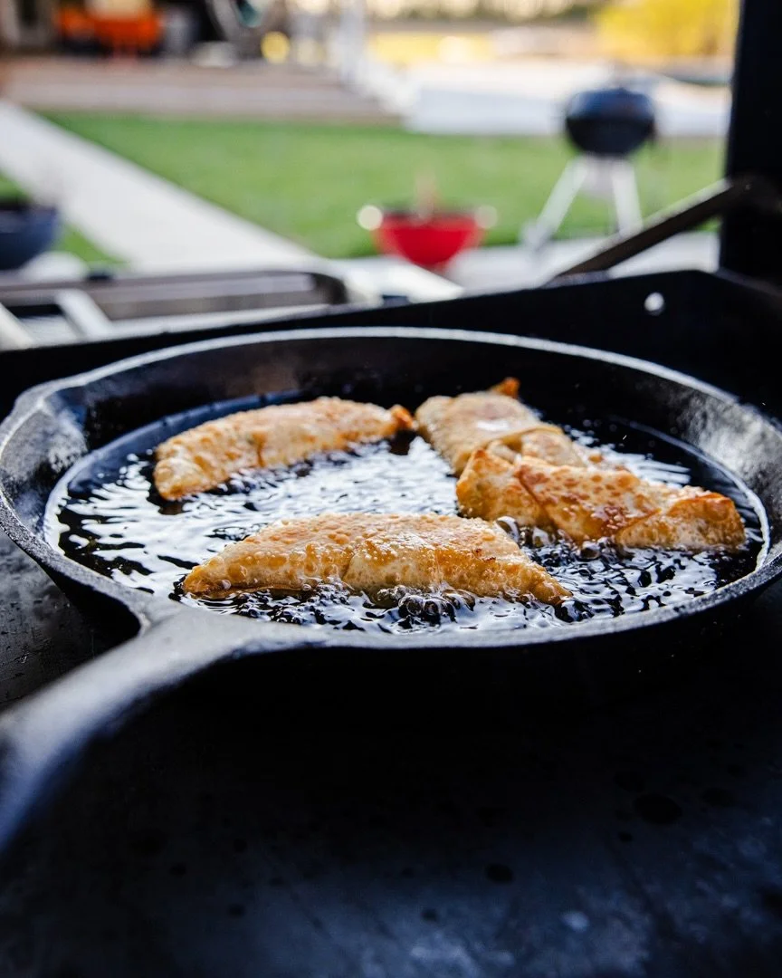 Frying makes a mess no matter where you are. The challenge isn&rsquo;t just what&rsquo;s in the skillet, it&rsquo;s everything around it. Even when I fry outdoors (which I try to always do, otherwise the family hates on me), using a kettle or burner 