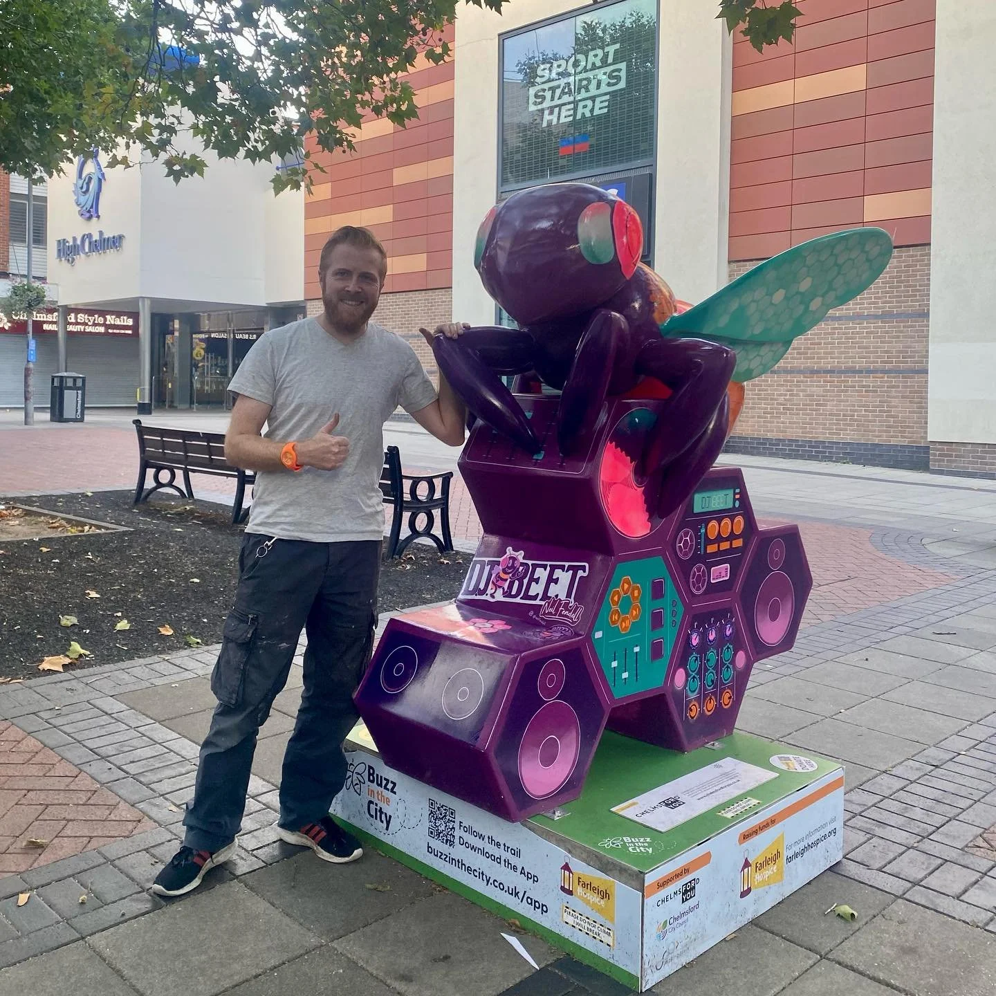 Still buzzin’ to the beet!
DJ Beet sending good vibes across Chelmsford in the Buzz in the City trail @fhbuzzinthecity for @farleighhospice