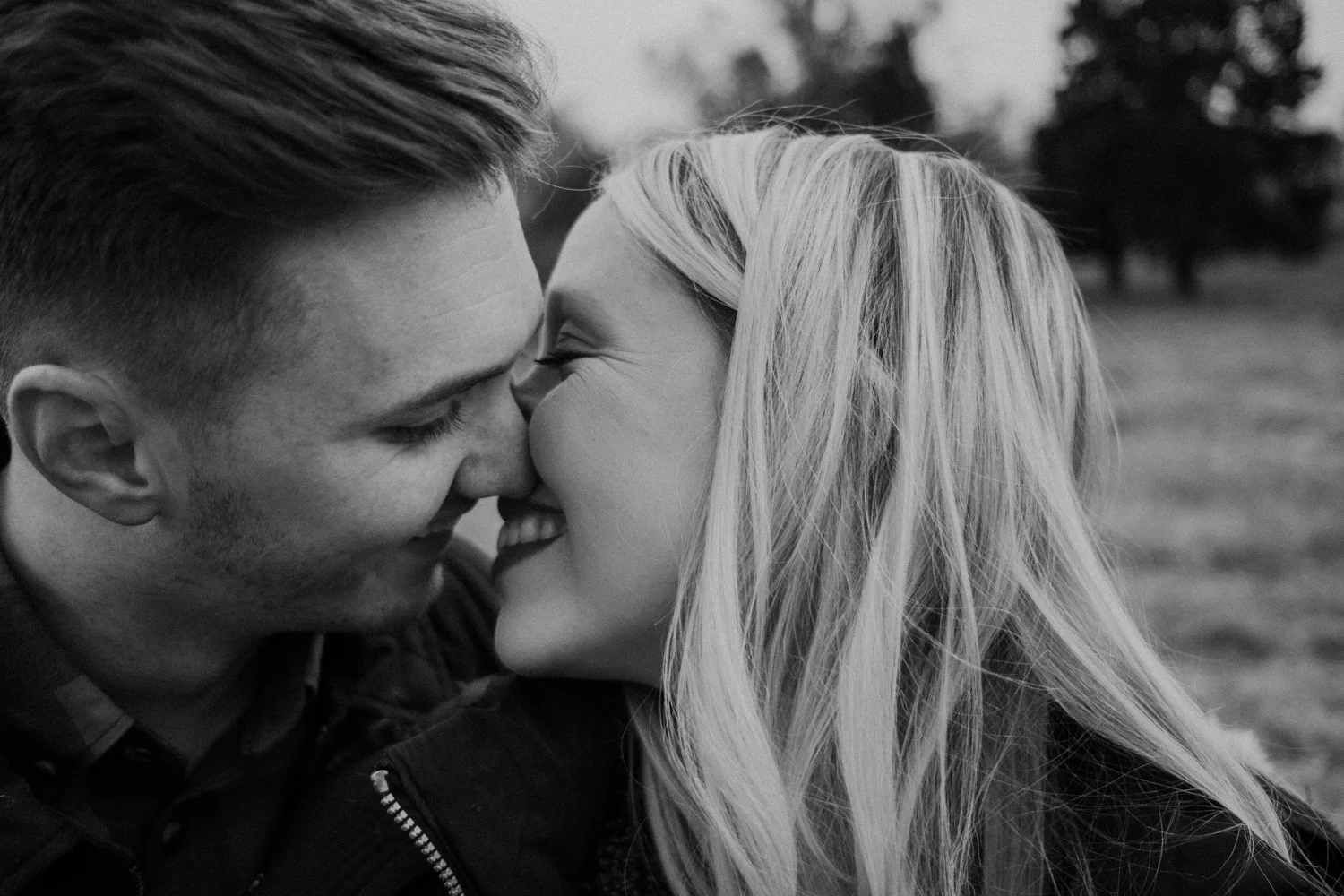 engagement picture dan and daisy in leesburg