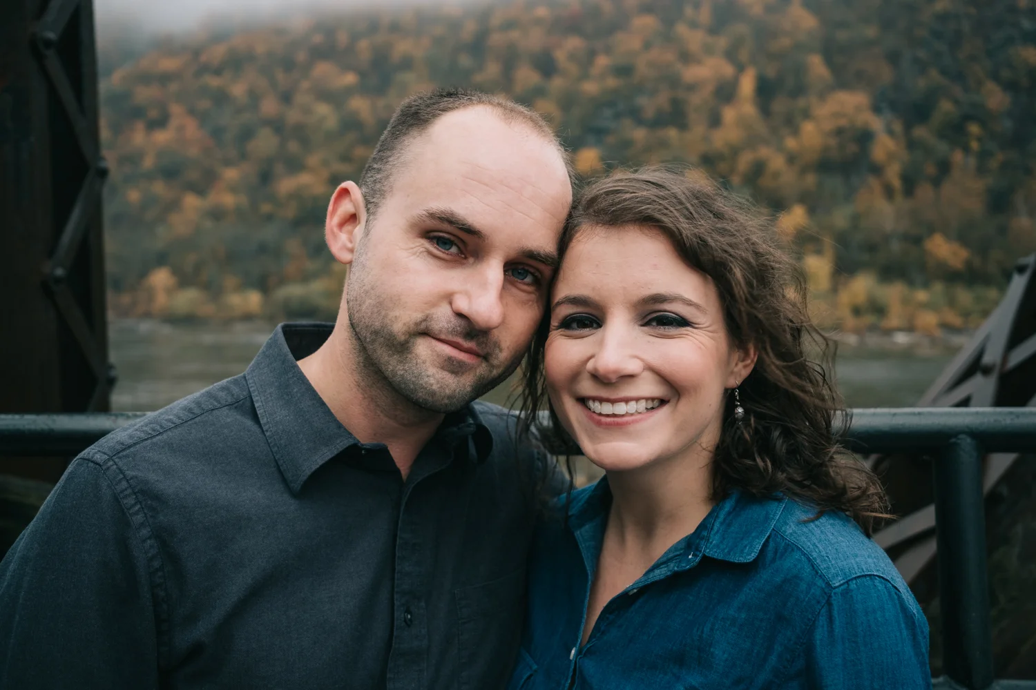 autumn engagement photo on harpers ferry bridge