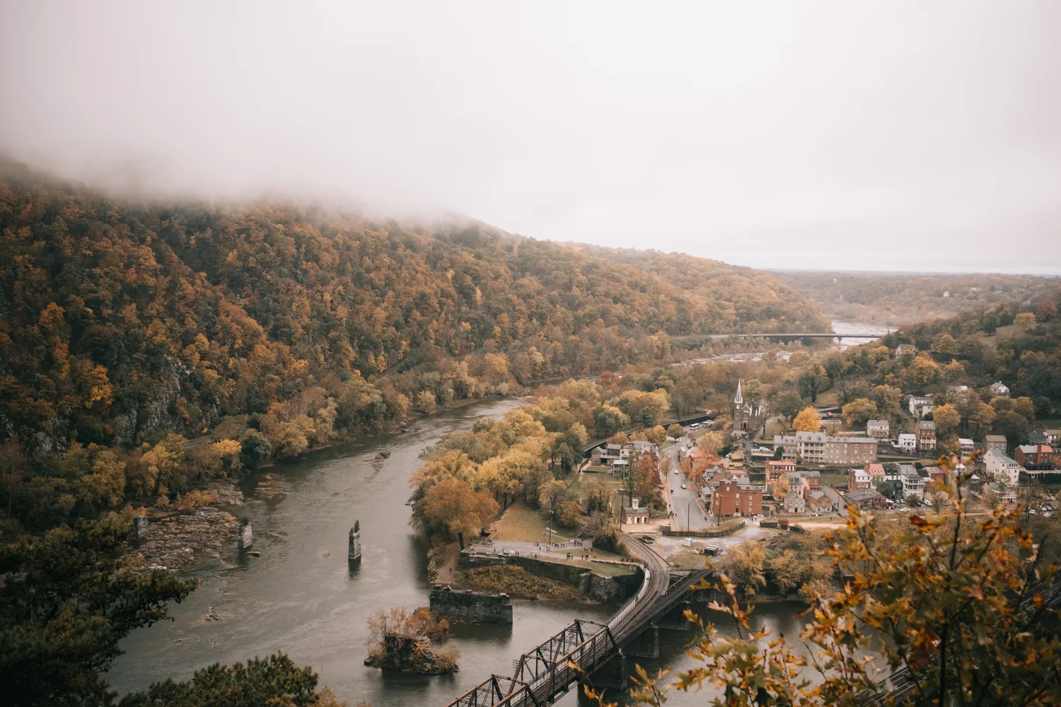 harpers ferry maryland heights autumn foggy day