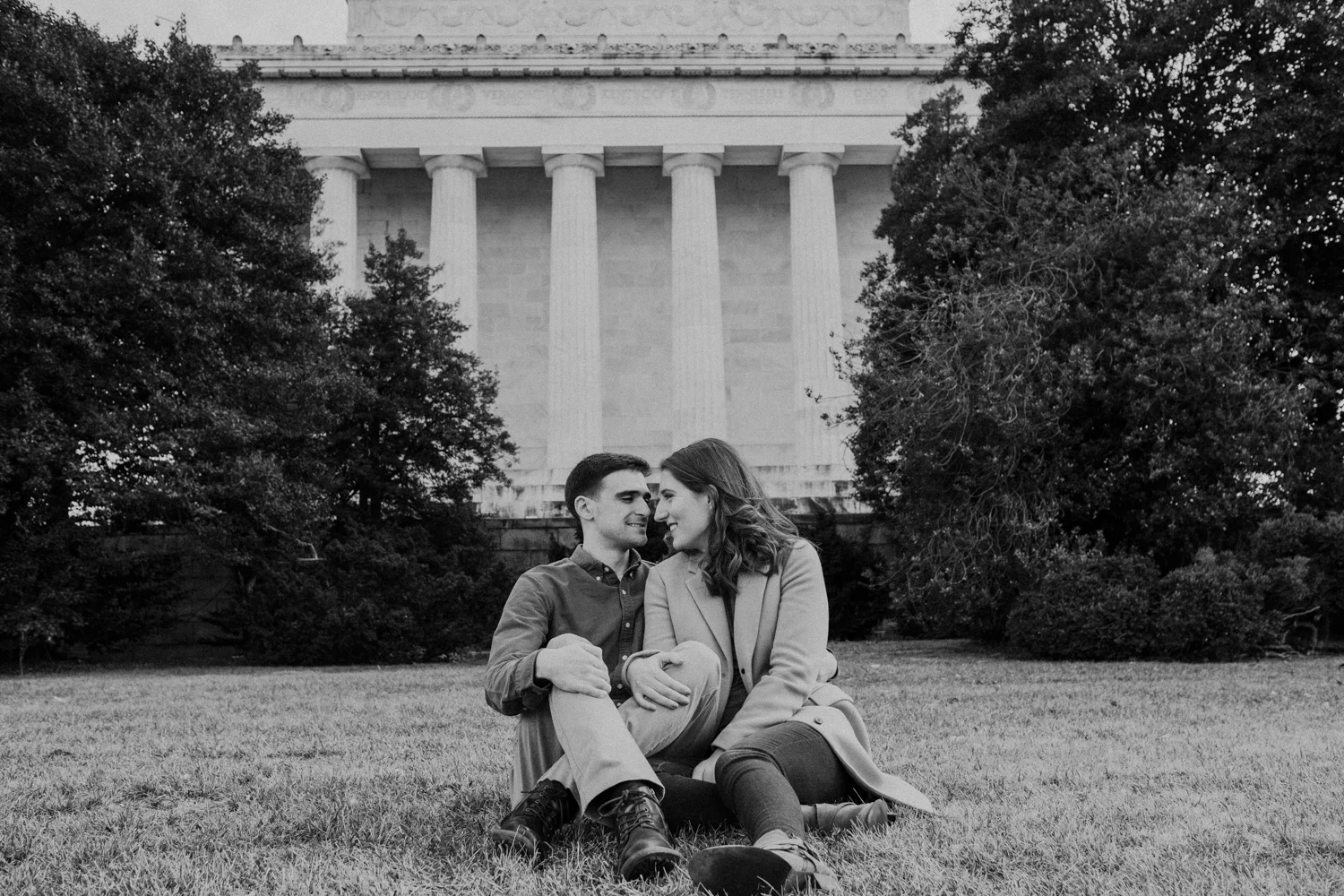 romantic engagement couple in front of the lincoln memorial