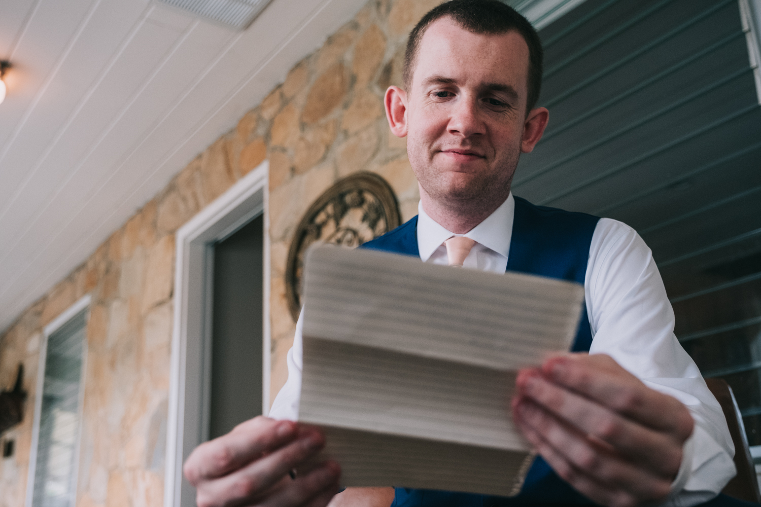 middleburg va groom reading letter from bride
