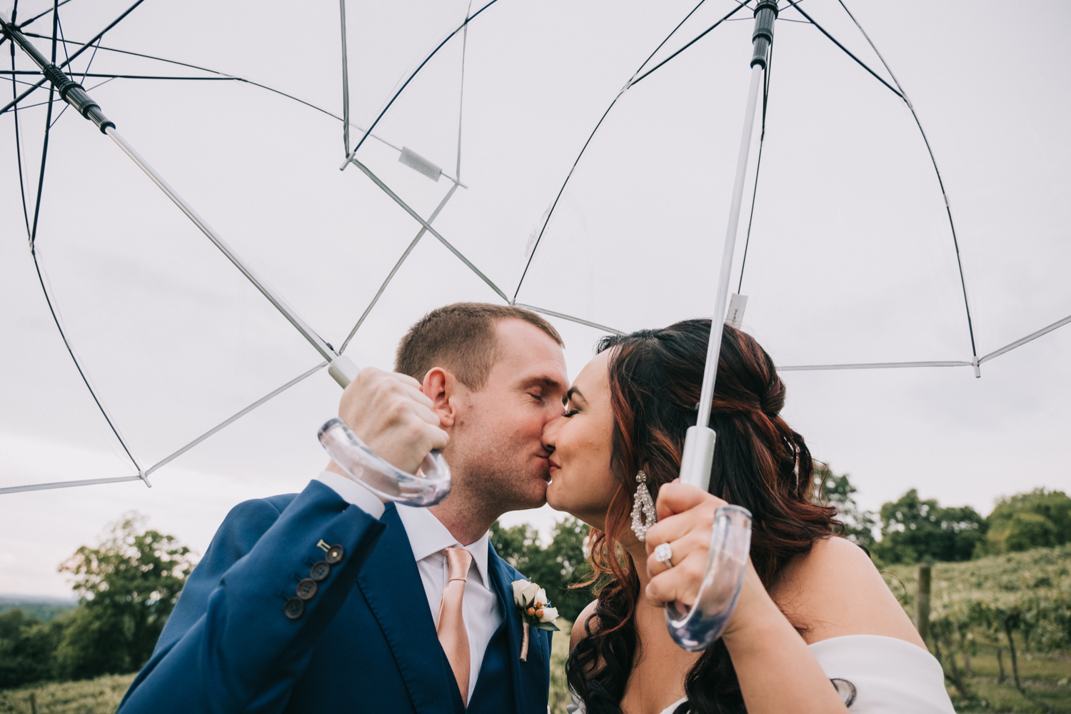 bluemont vineyard wedding umbrellas