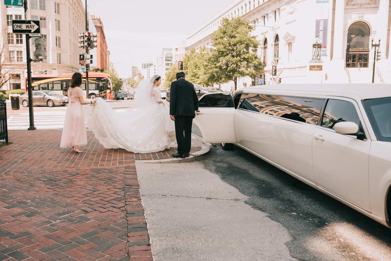 DC bride enters limo