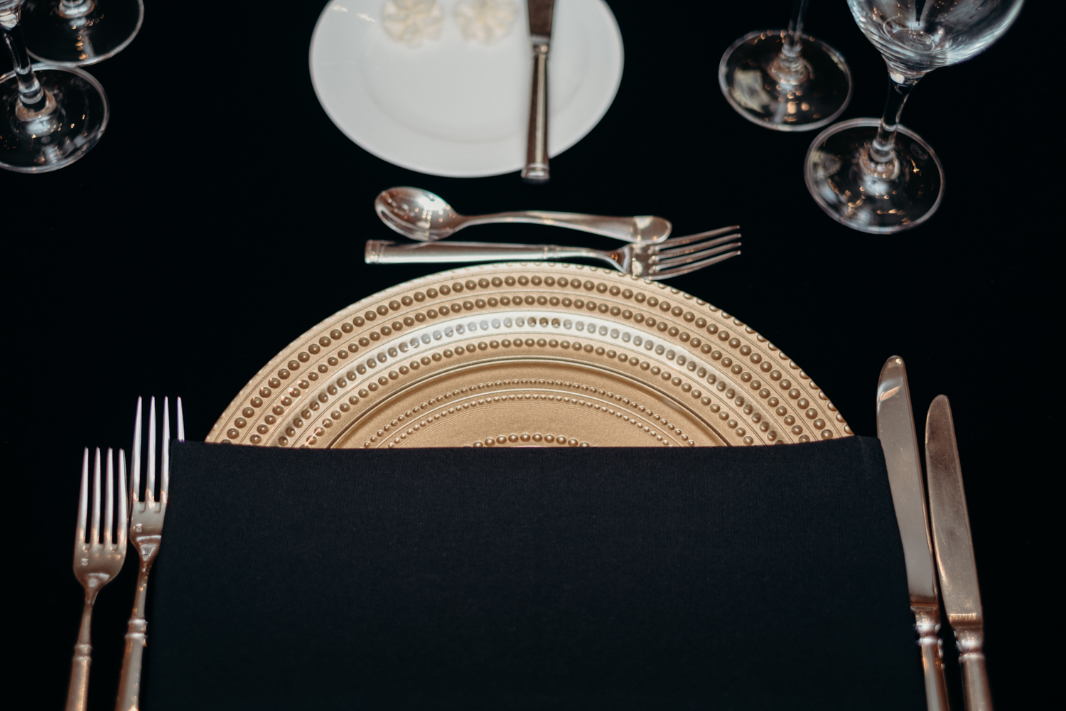 black and gold table setting at middleburg virginia wedding