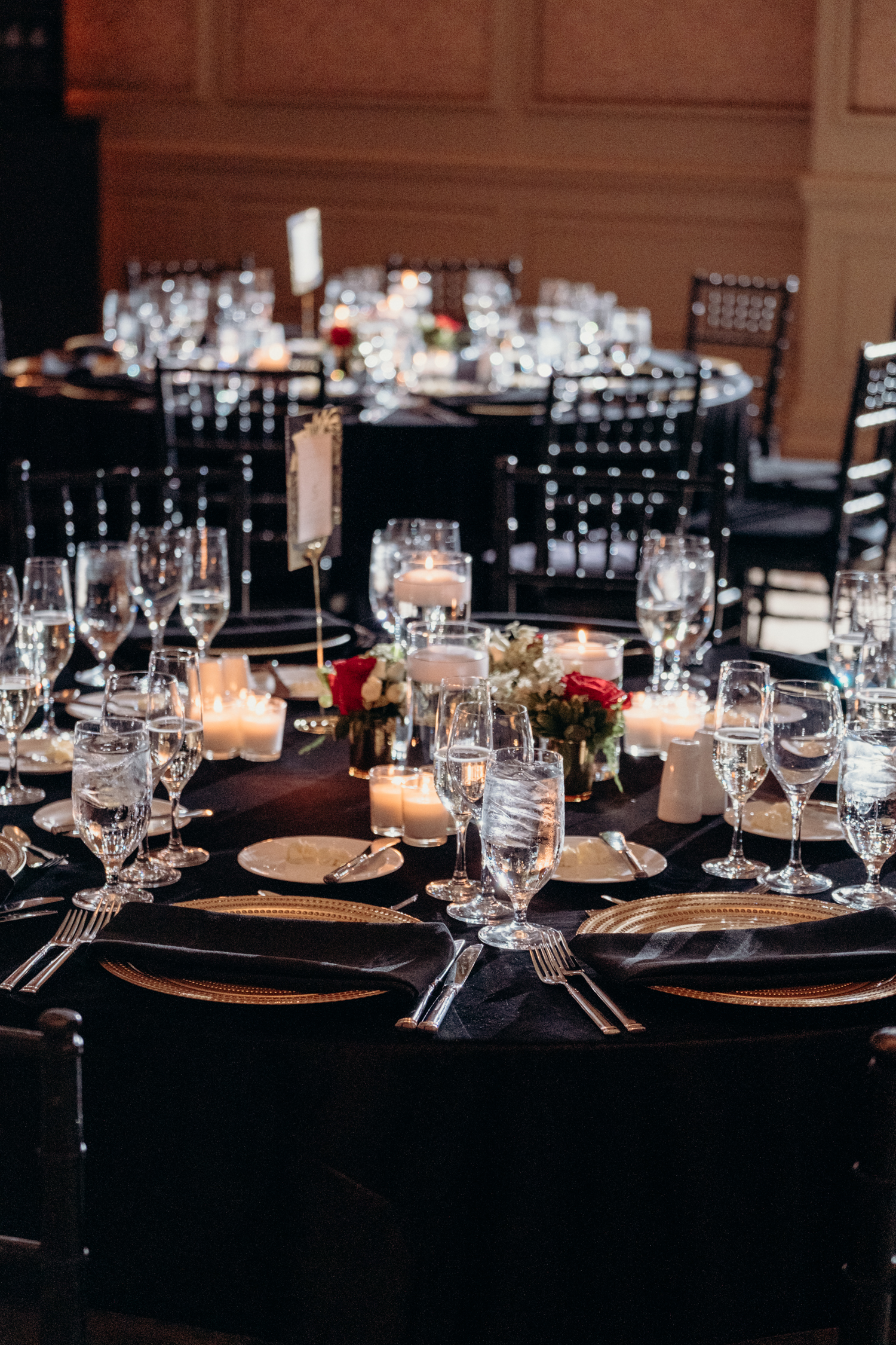 salamander resort wedding reception table setting black and gold