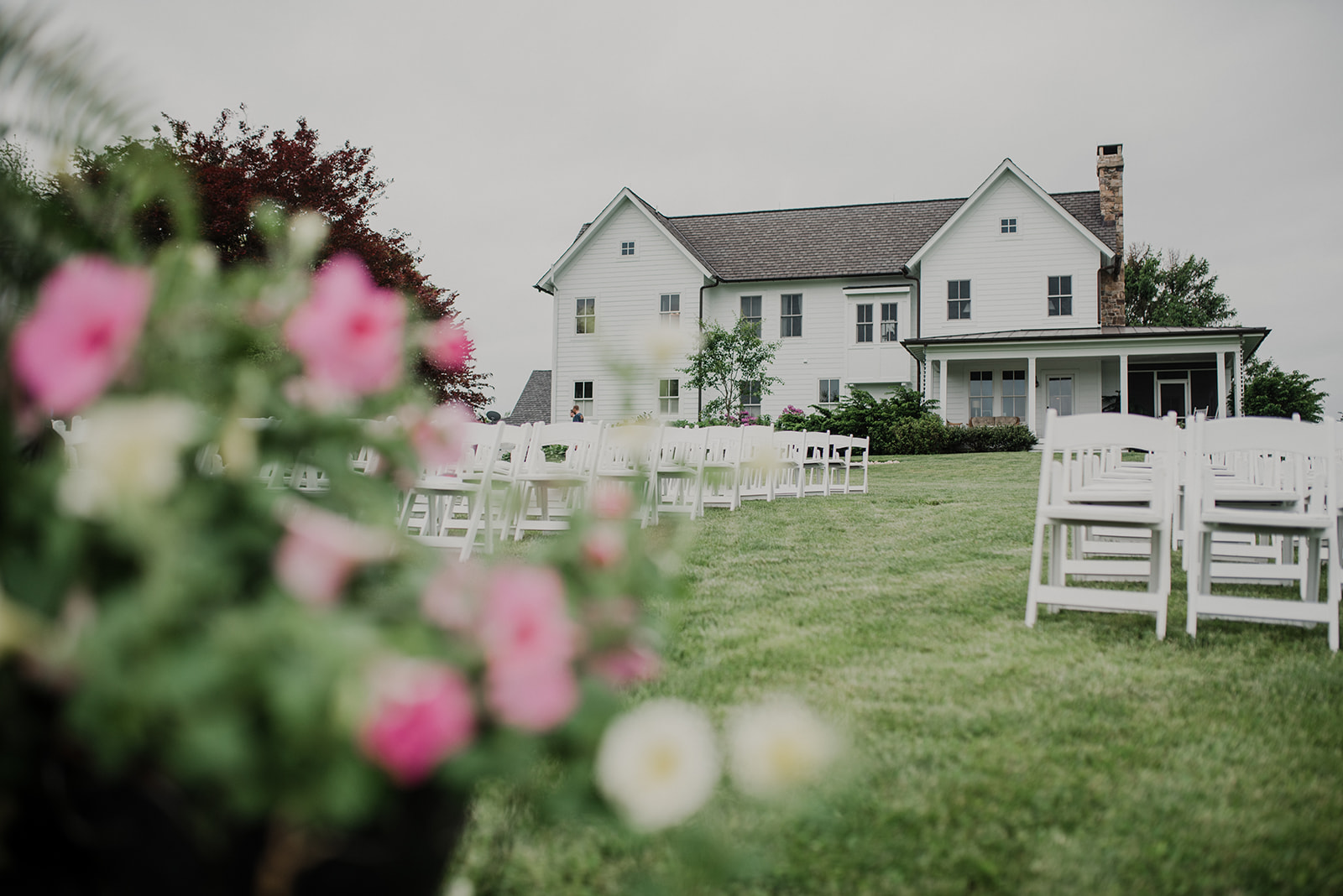 The house at Blue Hill Farm in Waterford, VA sits away from the outdoor wedding ceremony site. 
