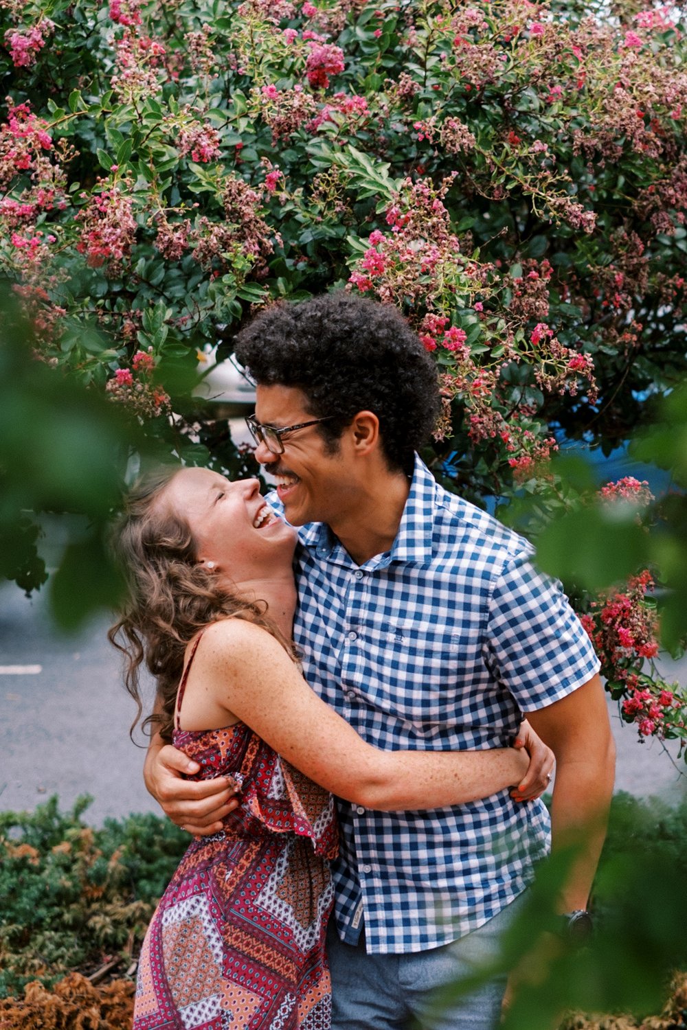 downtown leesburg couple portrait with flowery trees