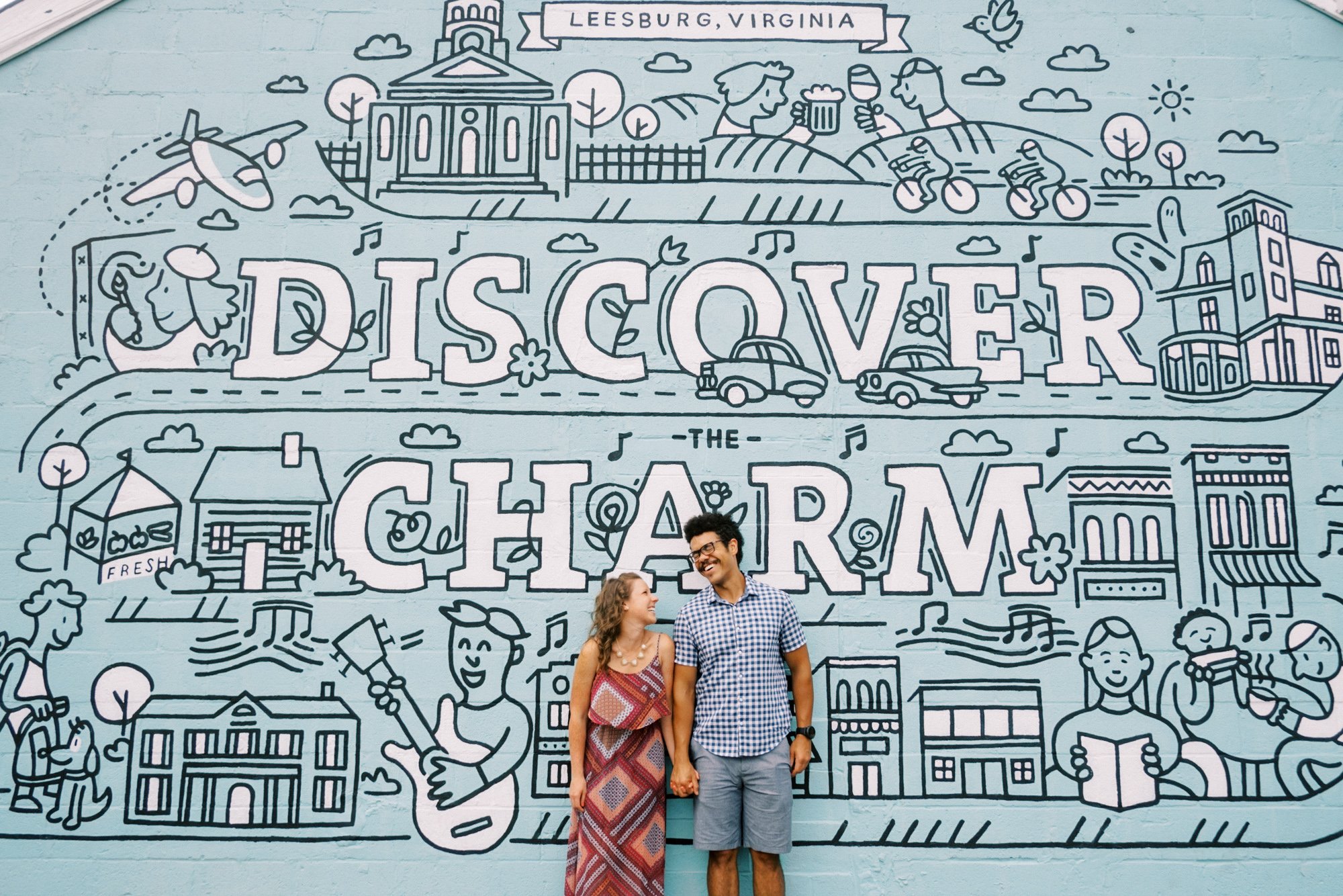 downtown leesburg couple portrait in front of discover charm mural